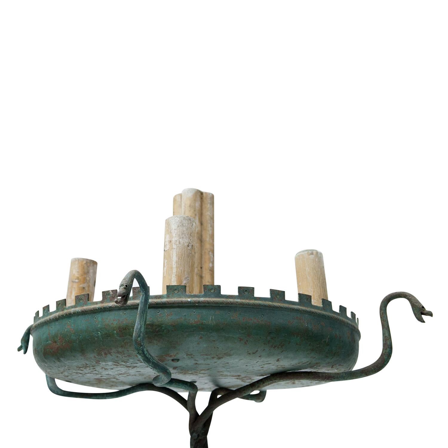 Fatto a mano Coppia di grandi lampade da terra Greene & Greene & Greene ad arco in bronzo del XX secolo in vendita