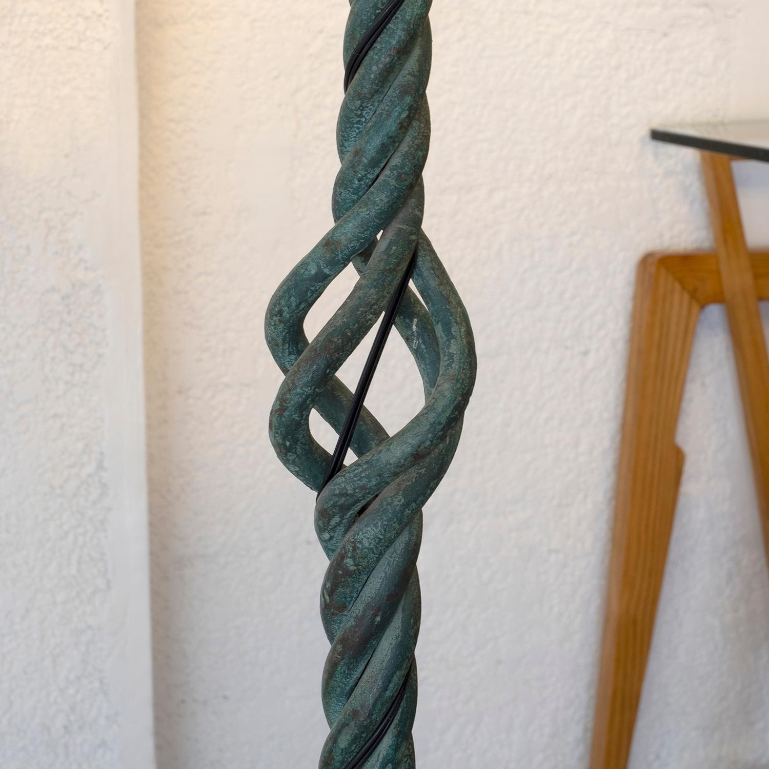 Metallo Coppia di grandi lampade da terra Greene & Greene & Greene ad arco in bronzo del XX secolo in vendita