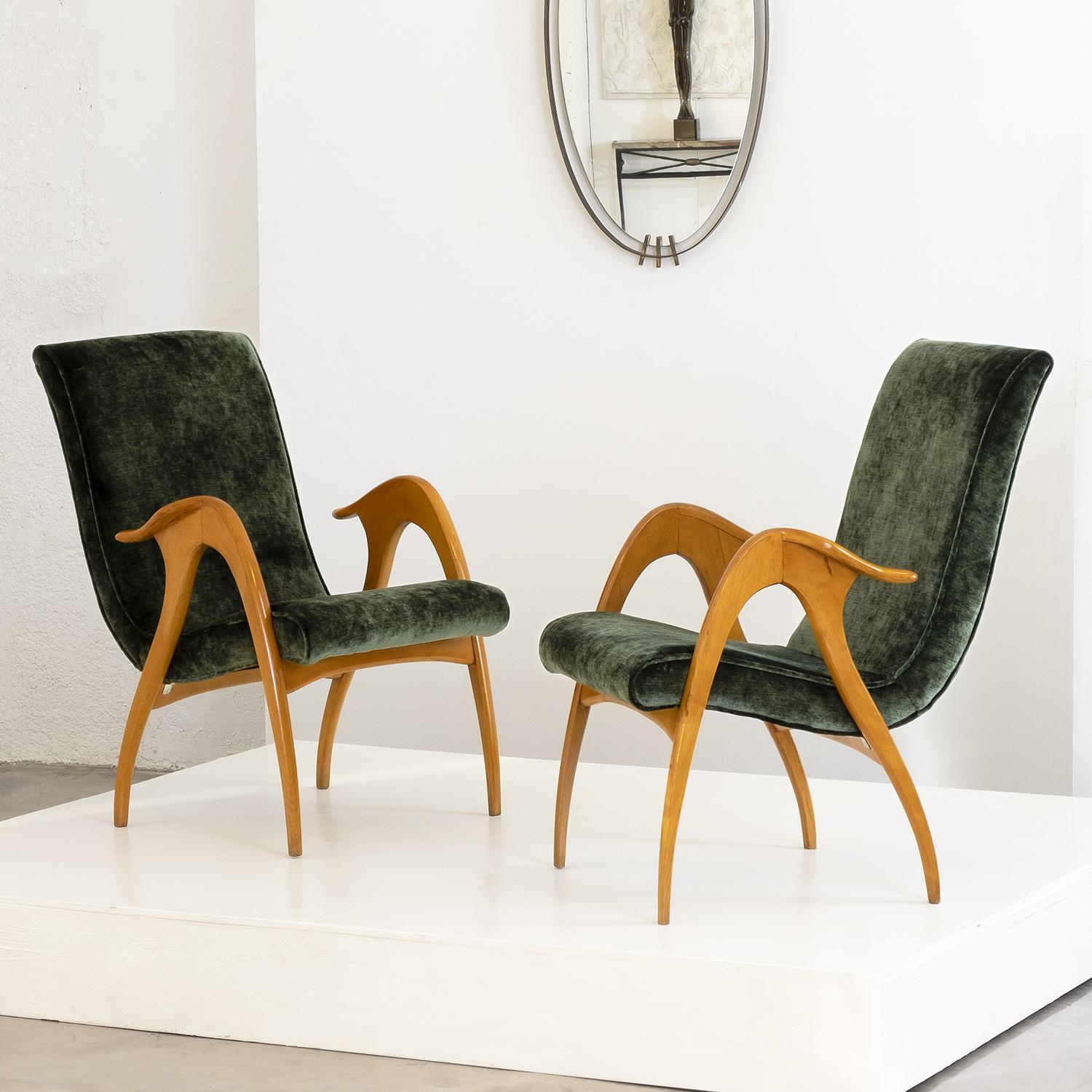 A vintage Mid-Century Modern Italian pair of lounge chairs made of handcrafted polished Beechwood, designed and produced by Malatesta & Masson in good condition. The seat back rest of the sculptural armchairs are curved with slim, arched armrests,