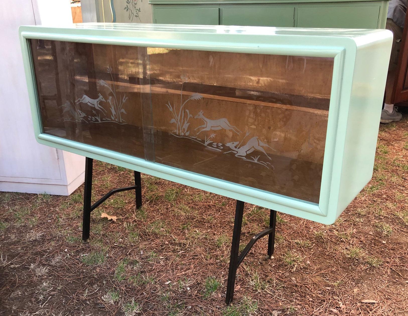 20th century green Italian sideboard, with sliding glass For Sale 2