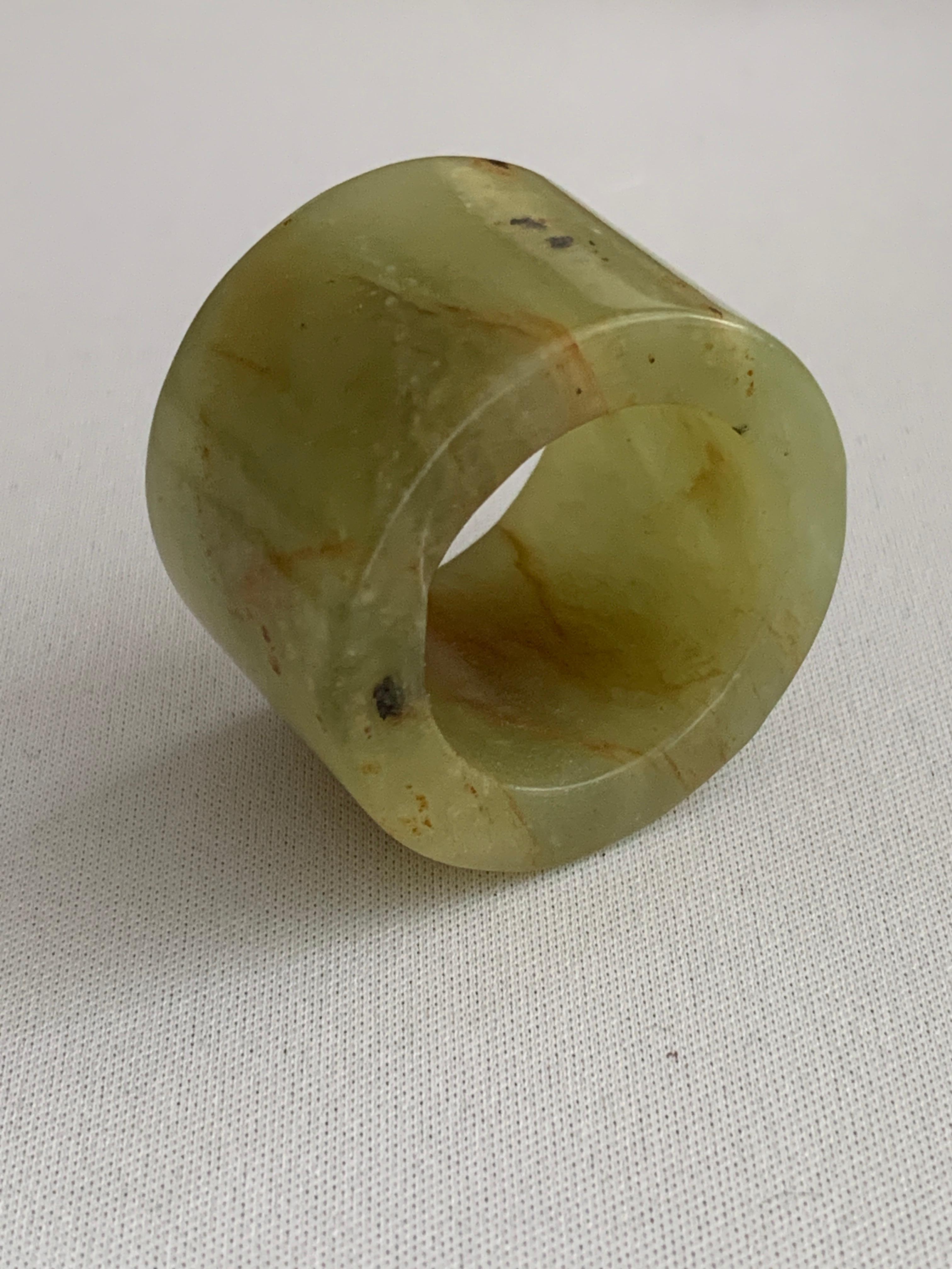 da uomo o donna Anello degli arcieri in pietra di giada verde del XX secolo in vendita
