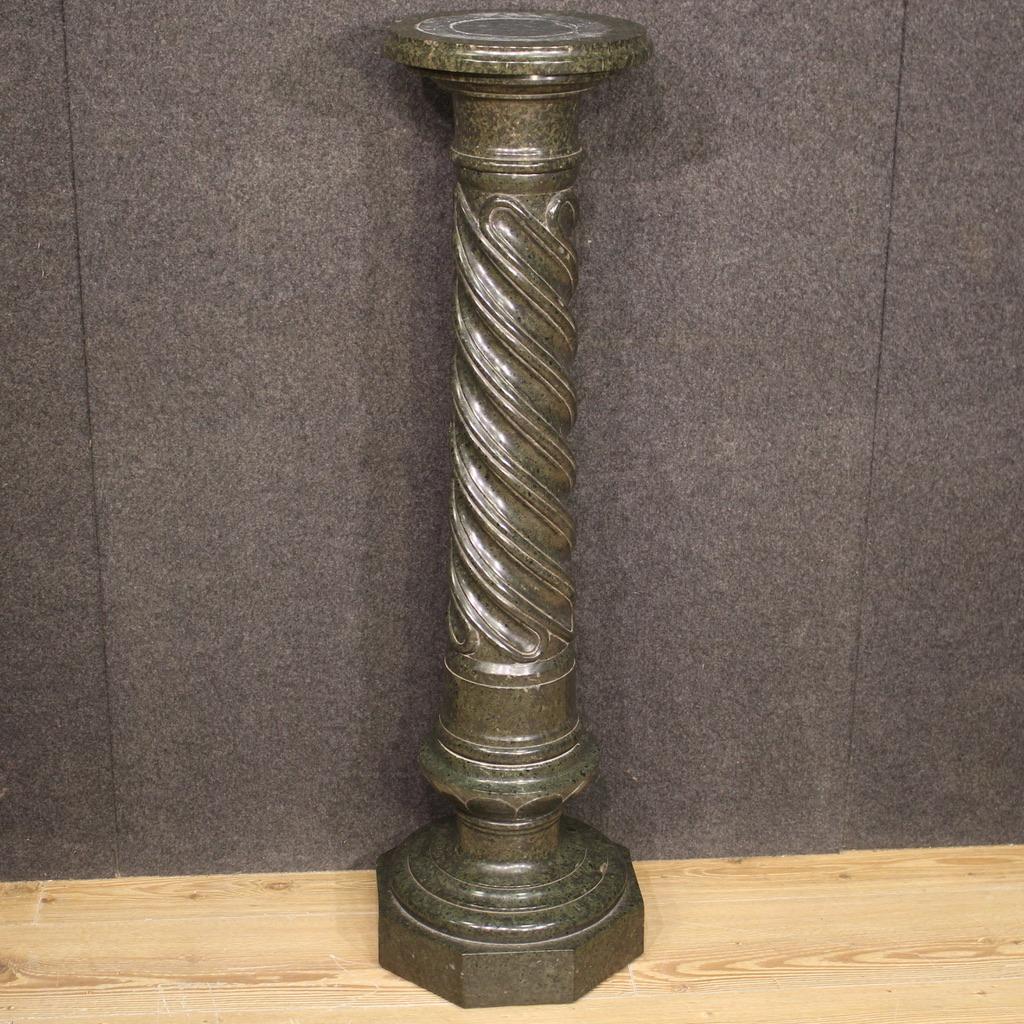 Italian column from the mid-20th century. Object carved in marble, in a beautiful patina, composed of two separable elements (see photo). Column of nice size and pleasant decor, ideal for displaying sculptures, objects or vases. Finely sculpted