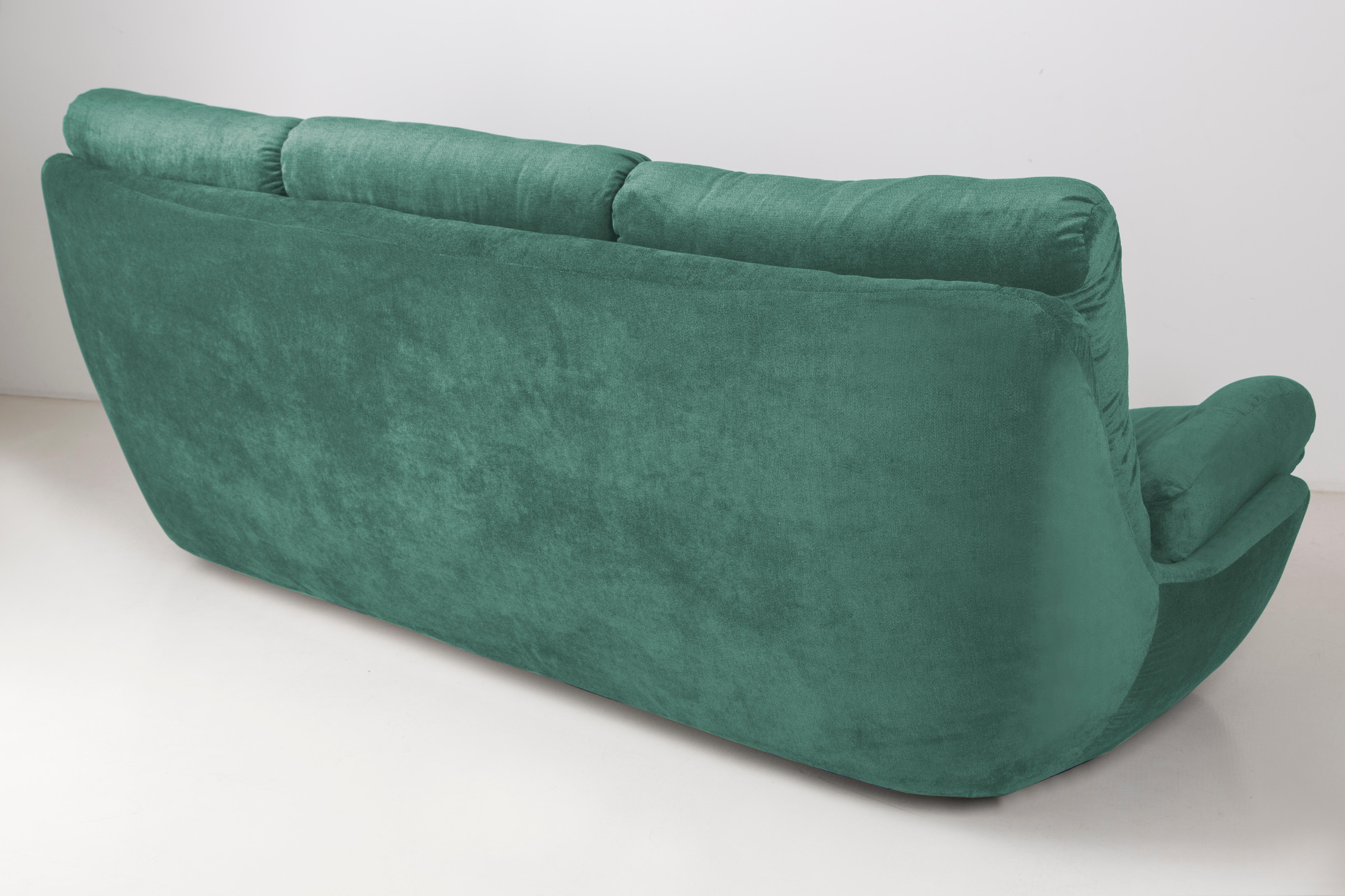 Mid-Century Modern 20th Century Green Velvet Atlantis Sofa, 1960s For Sale
