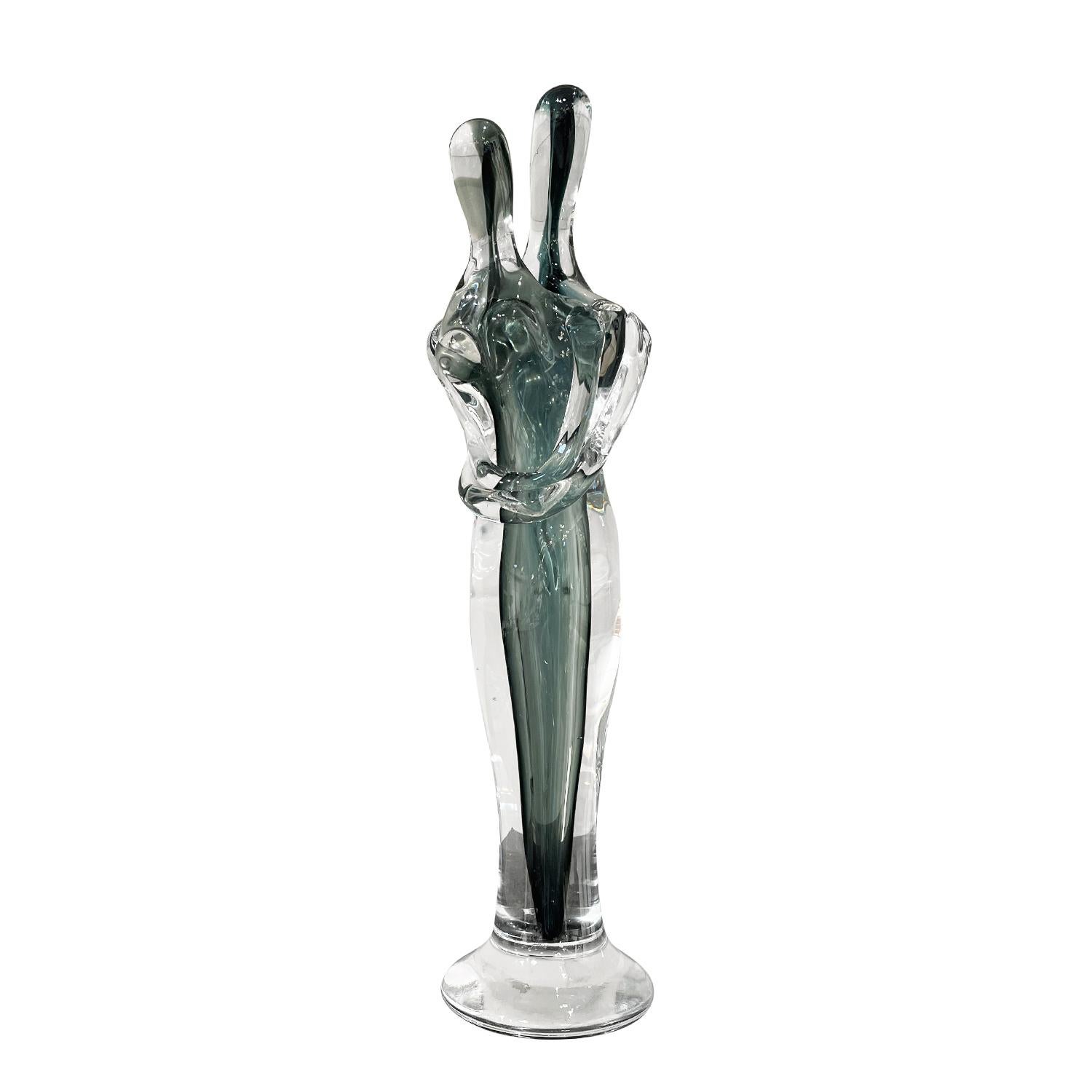 A green-white, vintage Mid-Century Modern Italian sculpture of a hugging couple made of hand blown Murano glass, in good condition. The detailed décor piece represents a woman and a man. Wear consistent with age and use. circa 1950 - 1970,