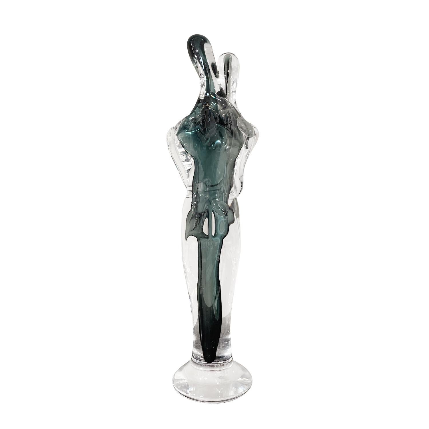 Hand-Crafted 20th Century Green-White Italian Murano Glass Sculpture of a Hugging Couple For Sale
