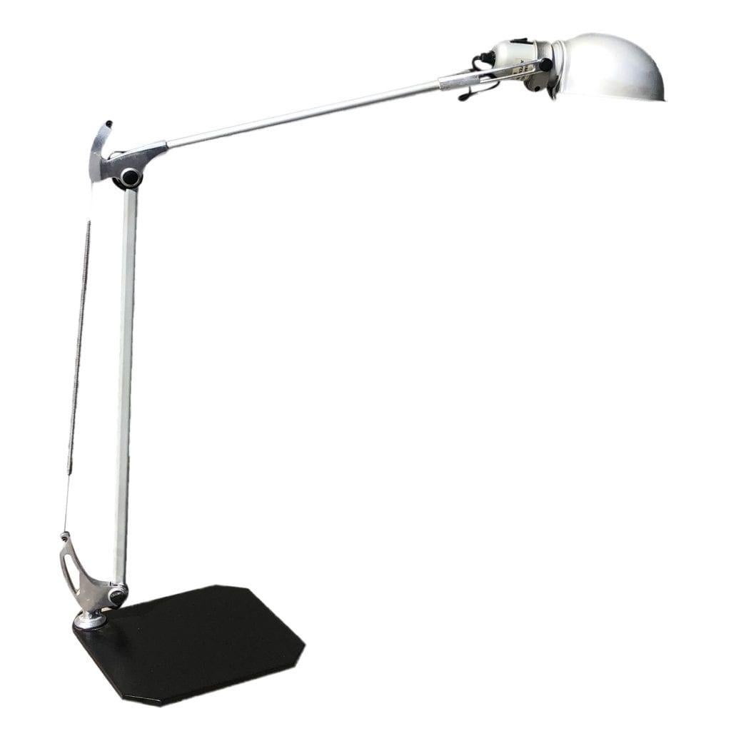 A grey, vintage Mid-Century Modern Italian table lamp made of hand crafted brushed aluminum, designed by Riccardo Blumer and produced by Artemide, featuring a one light socket in good condition. This desk light is a discontinued model, the base has