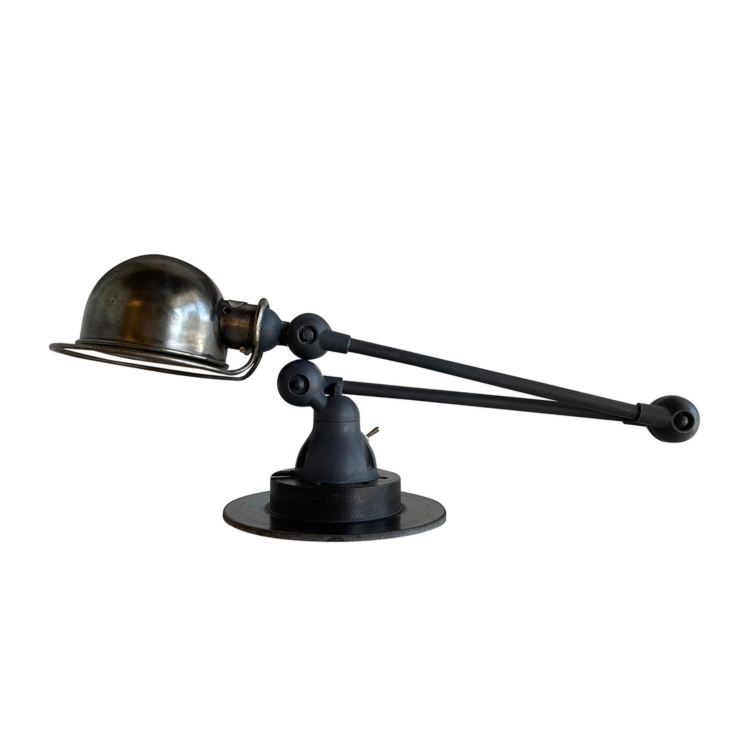 Fait main Lampe de bureau en métal Jielde du 20e siècle, gris-noir, de Jean Louis Domecq en vente