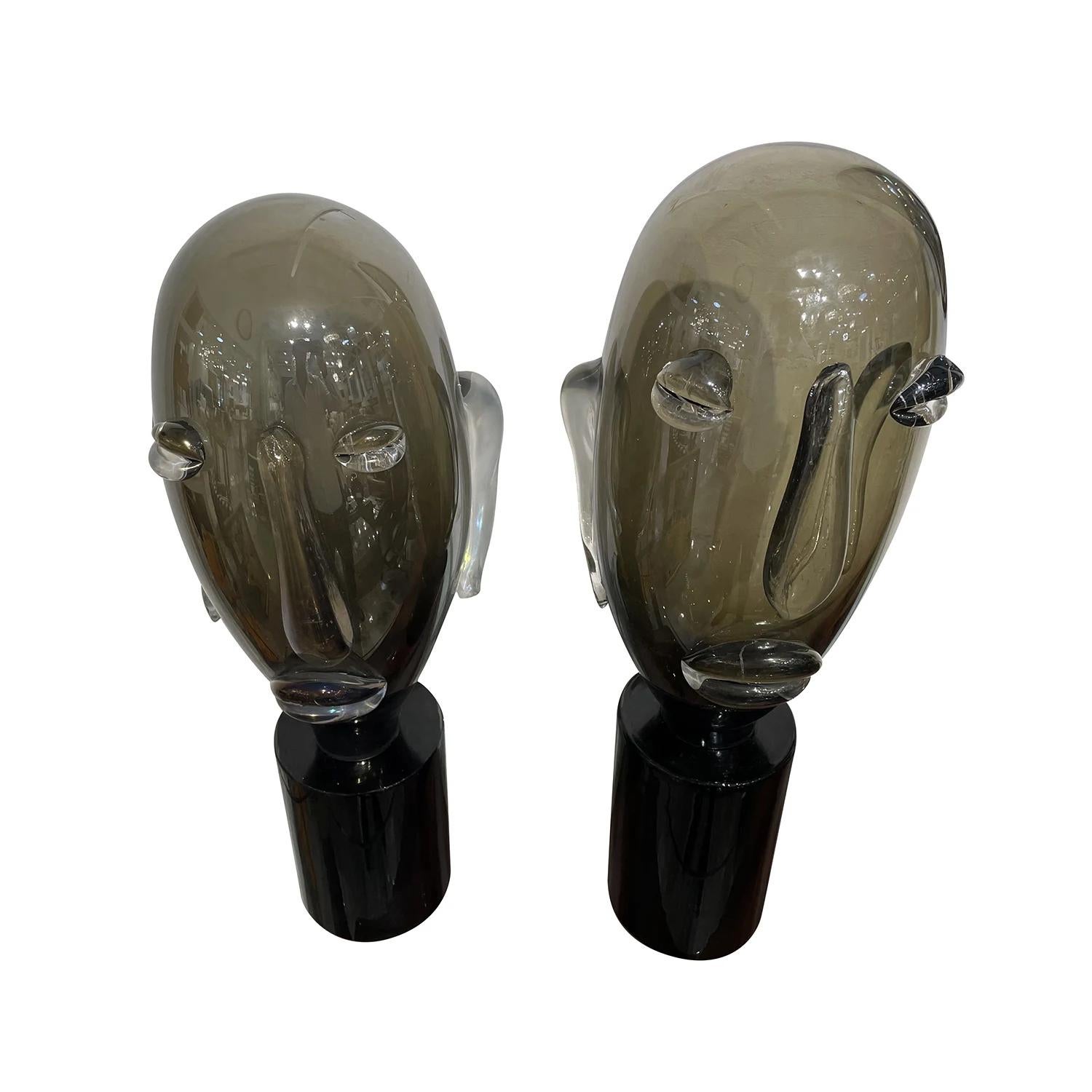 Hand-Crafted 20th Century Grey-Black Italian Pair of Smoked Murano Glass Sculpture Heads For Sale