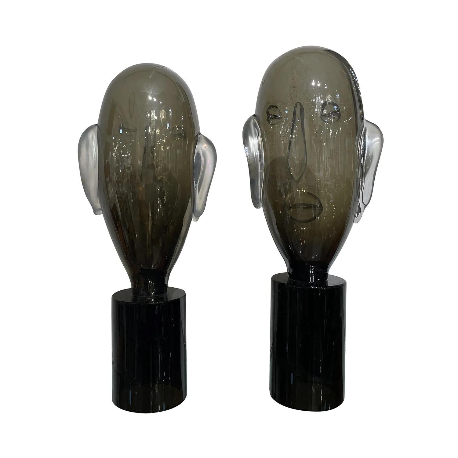 20th Century Grey-Black Italian Pair of Smoked Murano Glass Sculpture Heads For Sale 1