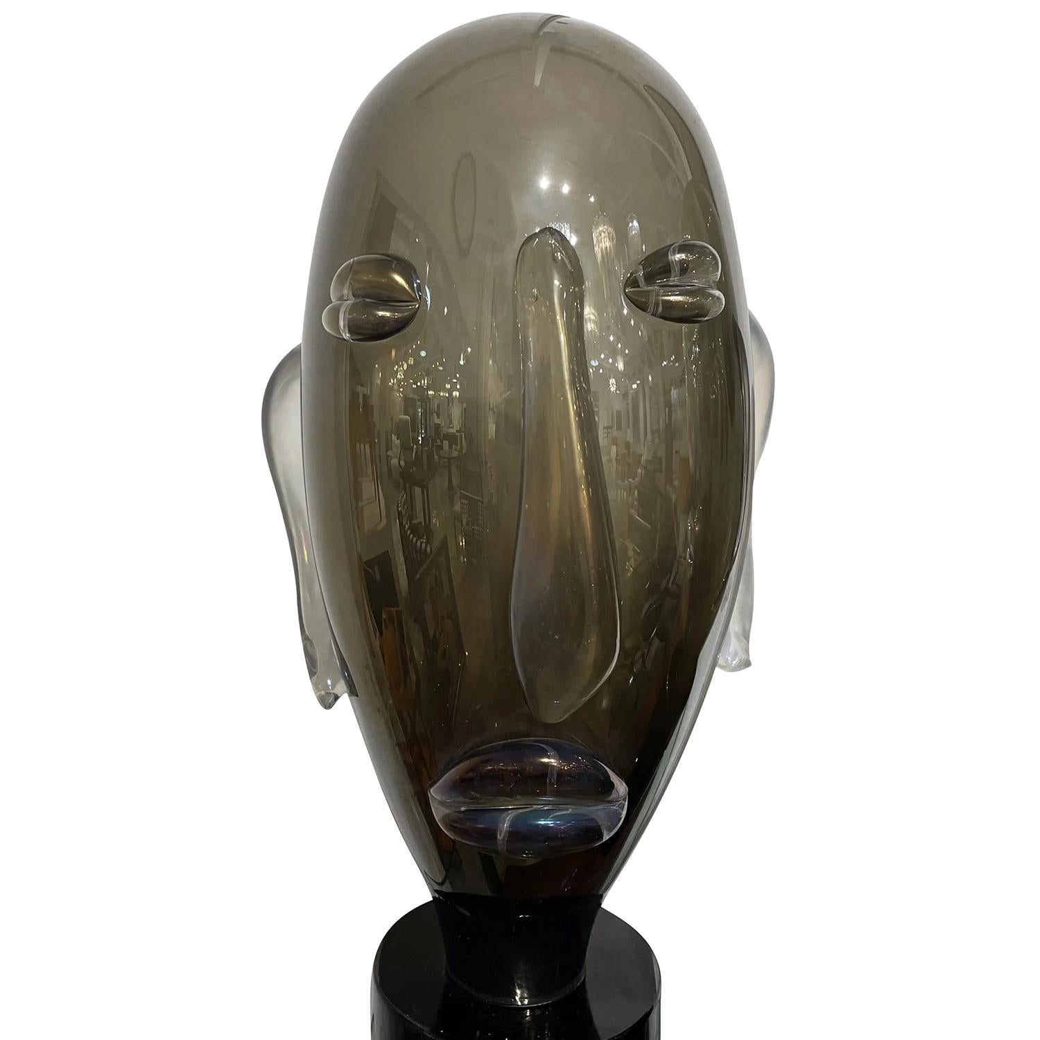 20th Century Grey-Black Italian Pair of Smoked Murano Glass Sculpture Heads For Sale 3