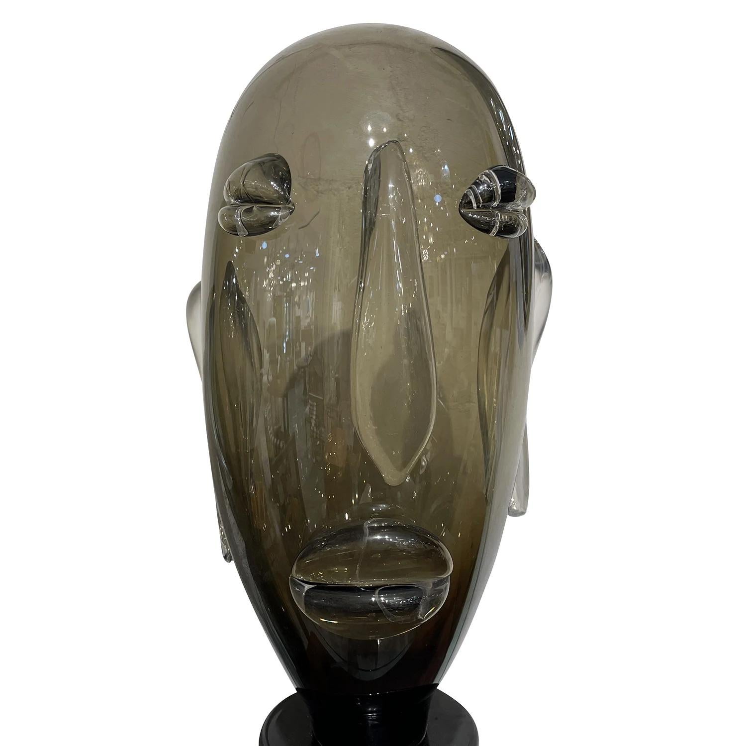 20th Century Grey-Black Italian Pair of Smoked Murano Glass Sculpture Heads For Sale 4