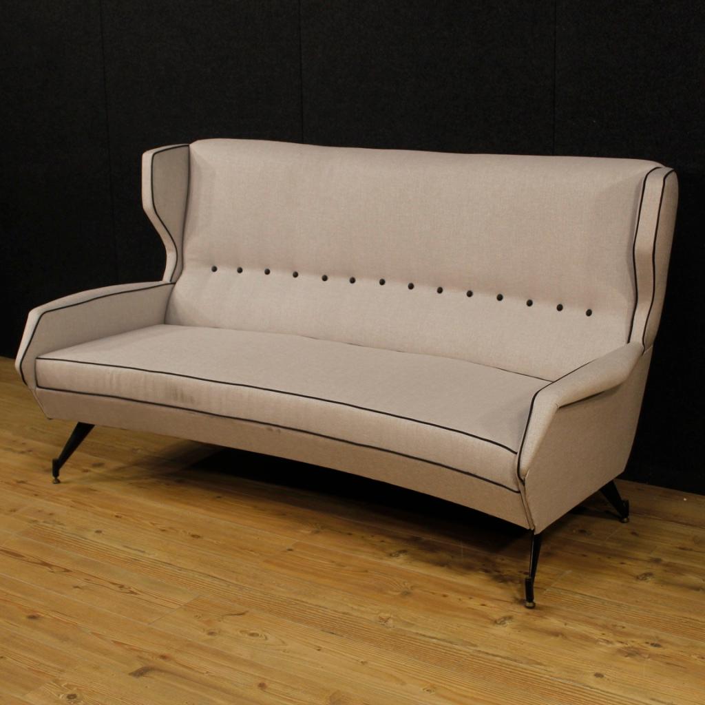 Italian sofa from the second half of the 20th century. Design furniture of beautiful line and construction covered in fabric (not original, recently replaced) with metal feet. Slightly curved sofa, of good comfort with a seat height of 40 cm.