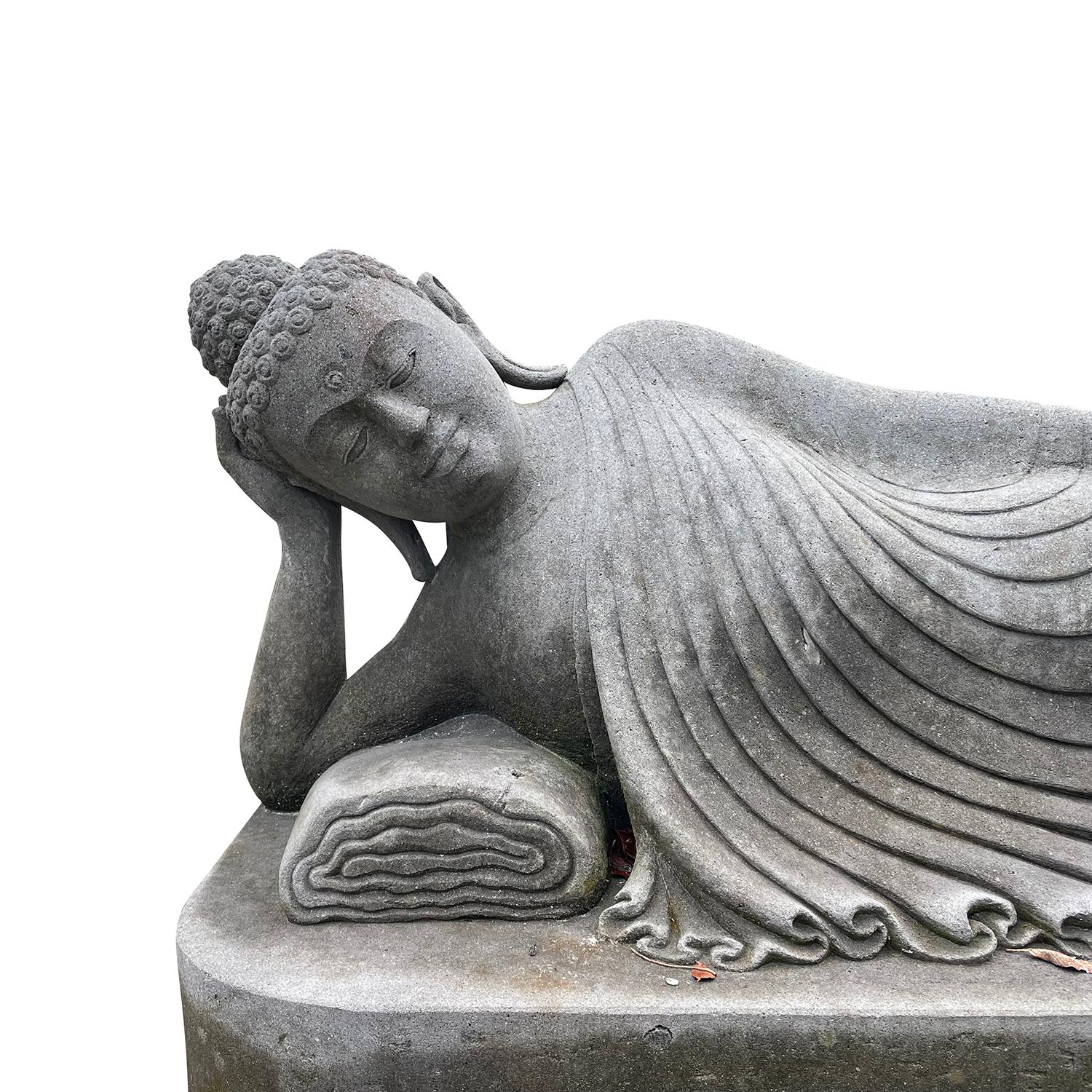 20th Century Grey Asian Vintage Garden Statue of a Lava Stone Reclining Buddha In Good Condition For Sale In West Palm Beach, FL