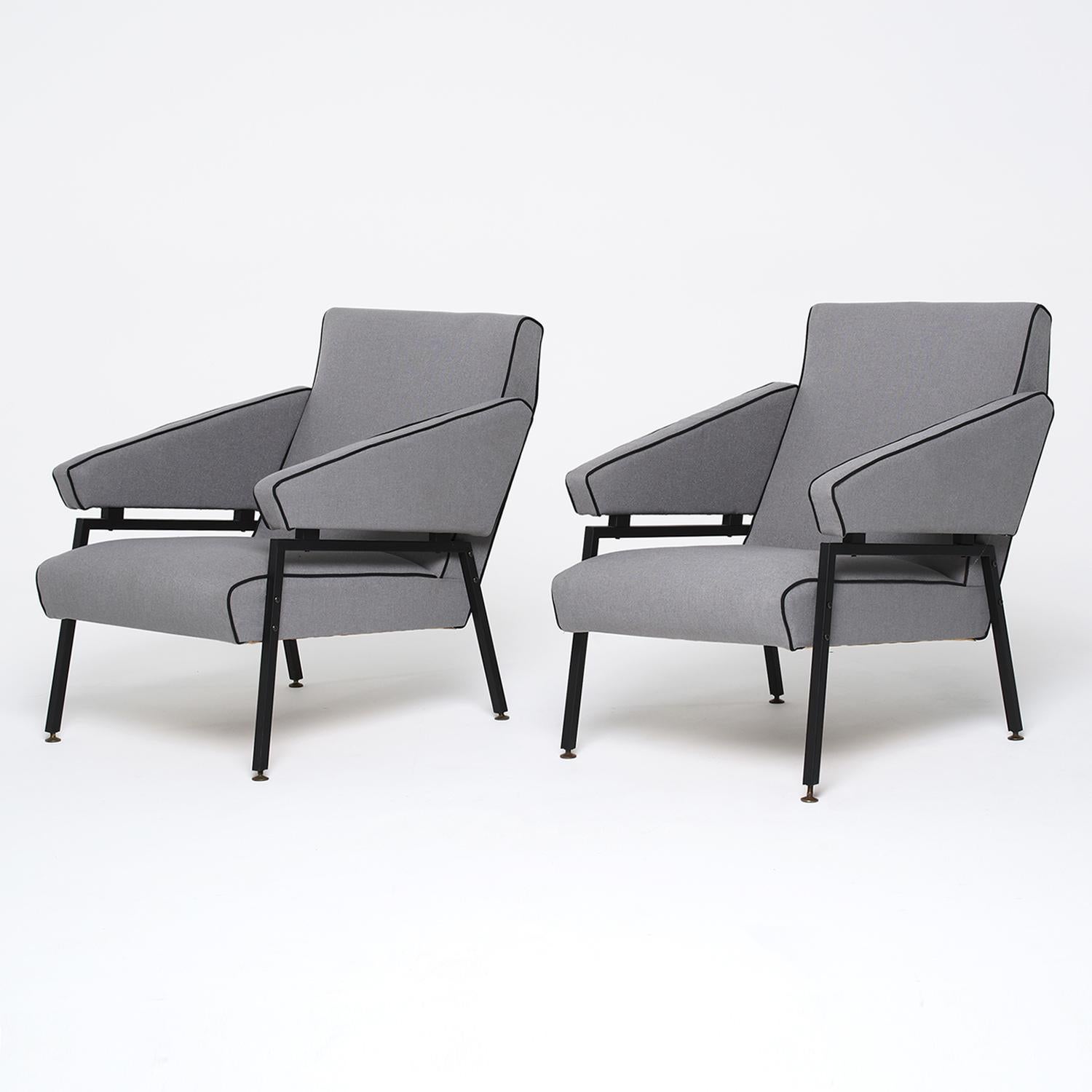 Mid-Century Modern 20th Century Grey Italian Armchairs in the Style of Mobilificio Oscar Gigante For Sale
