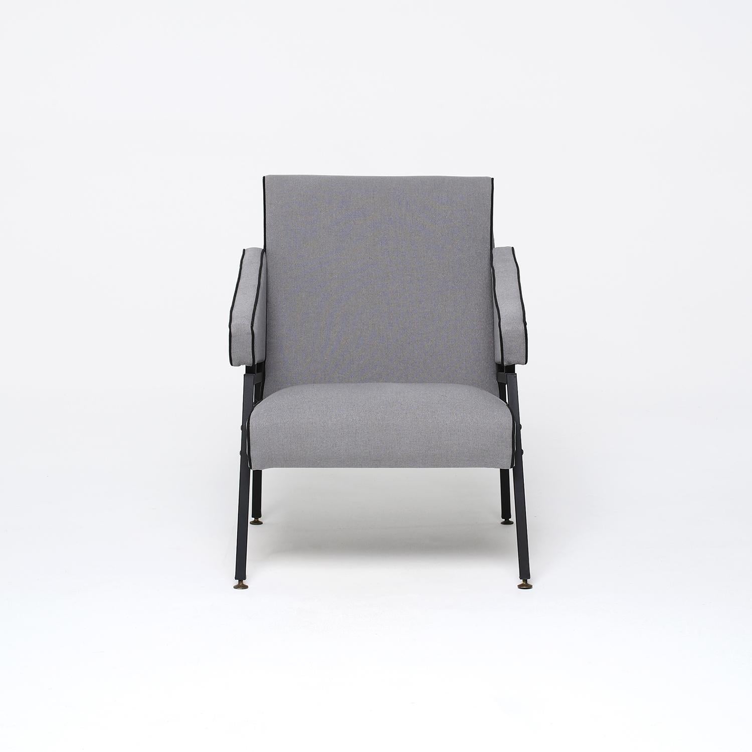Graue italienische Sessel des 20. Jahrhunderts im Stil des Mobilificio Oscar Gigante (Metall) im Angebot