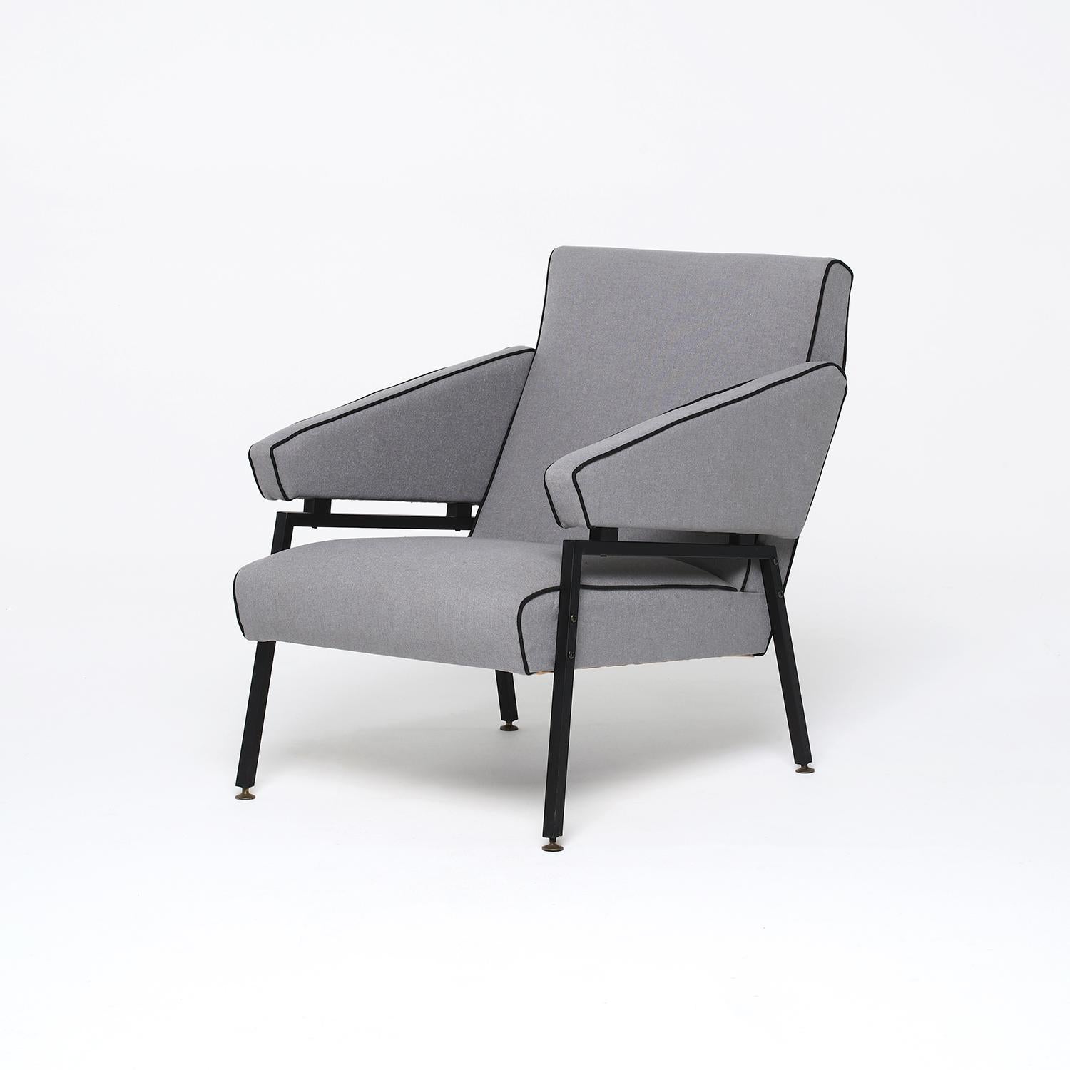 Graue italienische Sessel des 20. Jahrhunderts im Stil des Mobilificio Oscar Gigante im Angebot 1