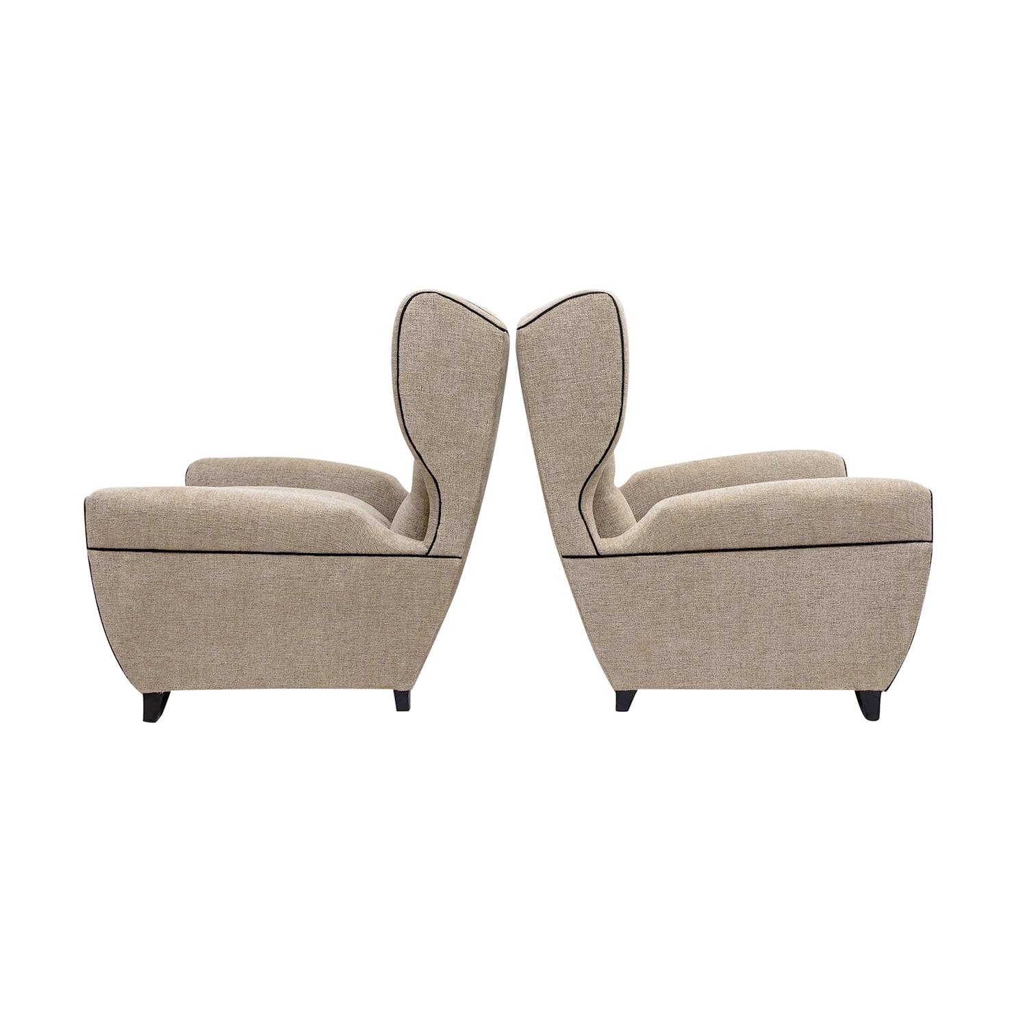 20th Century Grey Italian Pair of Lounge, Wingback Chairs by Melchiorre Bega In Good Condition For Sale In West Palm Beach, FL