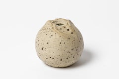 20. Jahrhundert graues Steinzeug Mini-Meisterstück Vase um 1970 7 cm