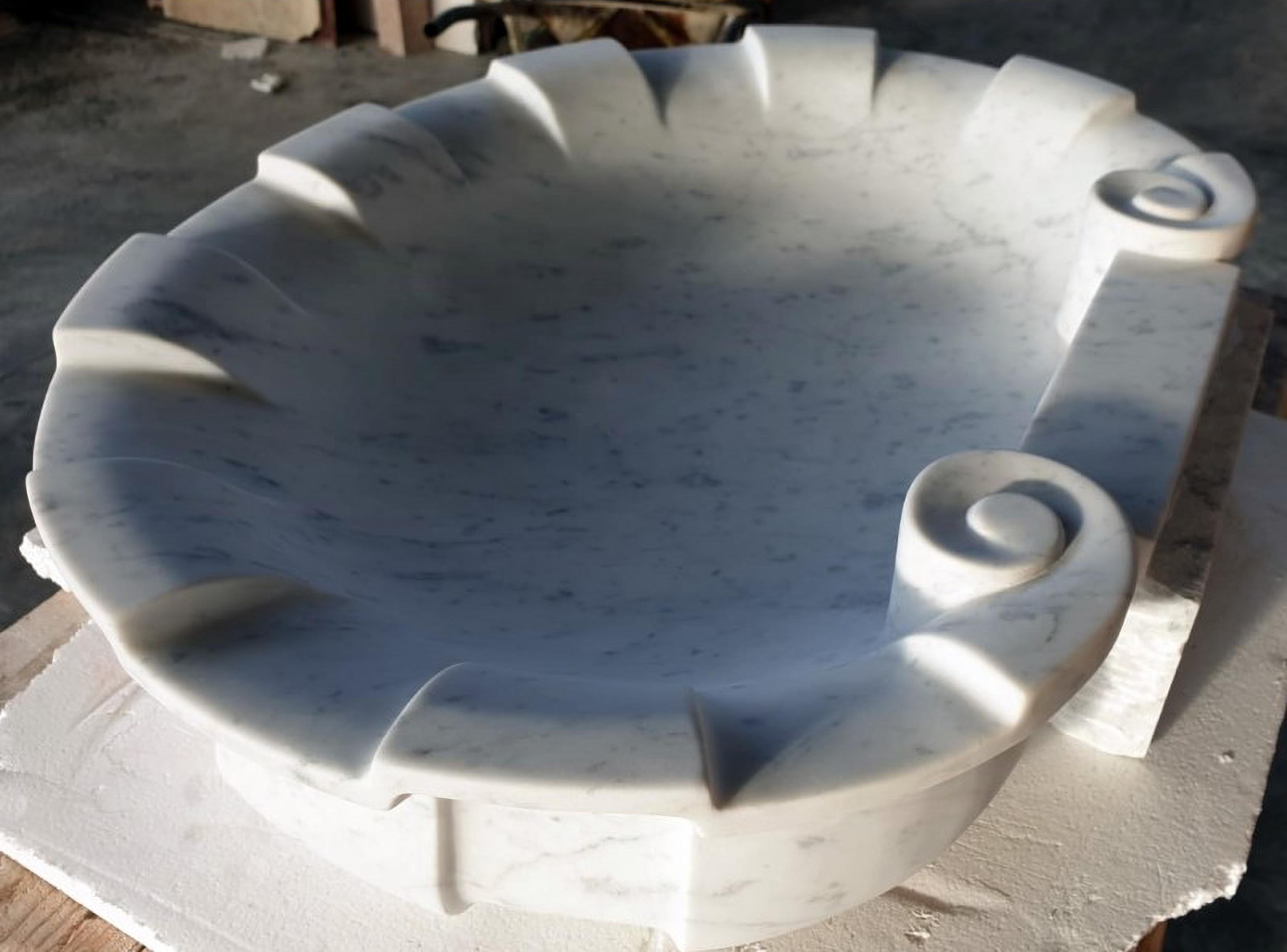 Hand-Crafted 20th Century GROOVED SHELL WHITE CARRARA MARBLE SINK For Sale