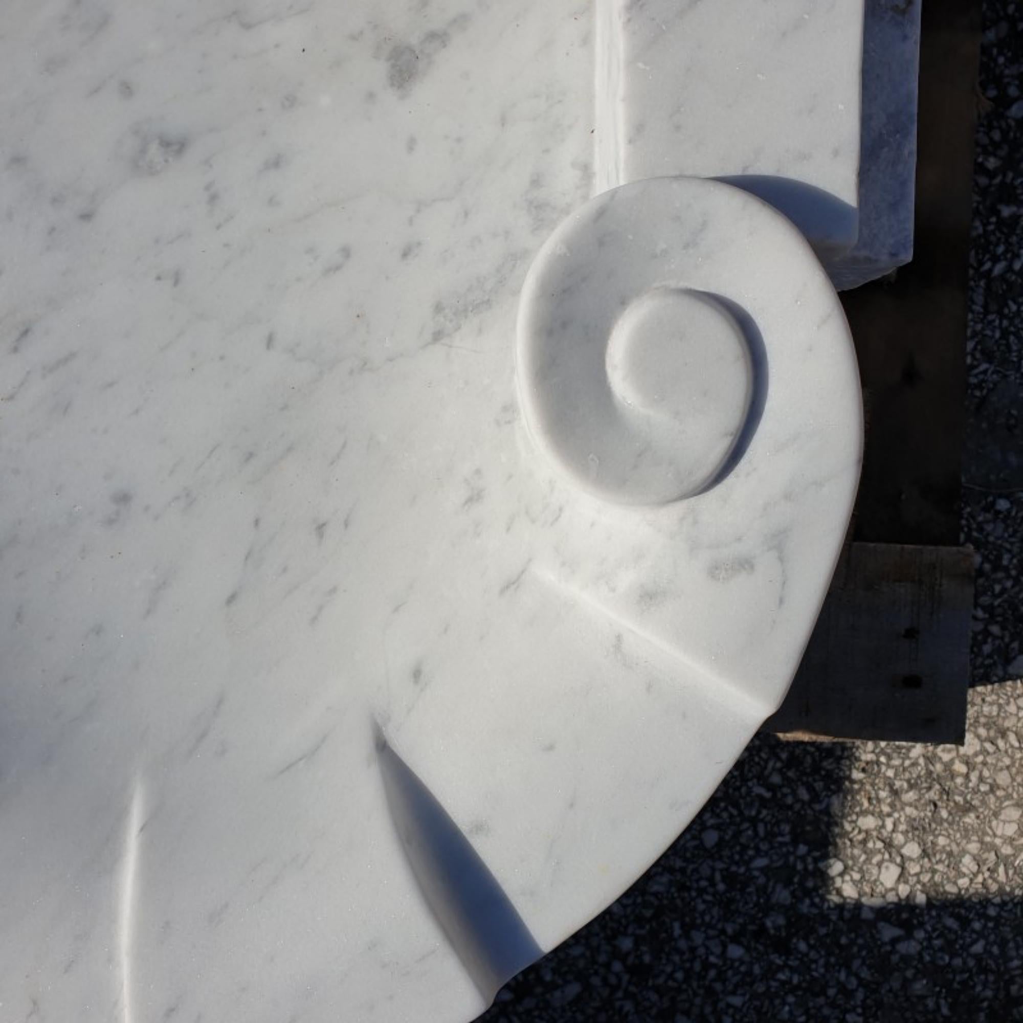 20th Century GROOVED SHELL WHITE CARRARA MARBLE SINK In Excellent Condition For Sale In Madrid, ES