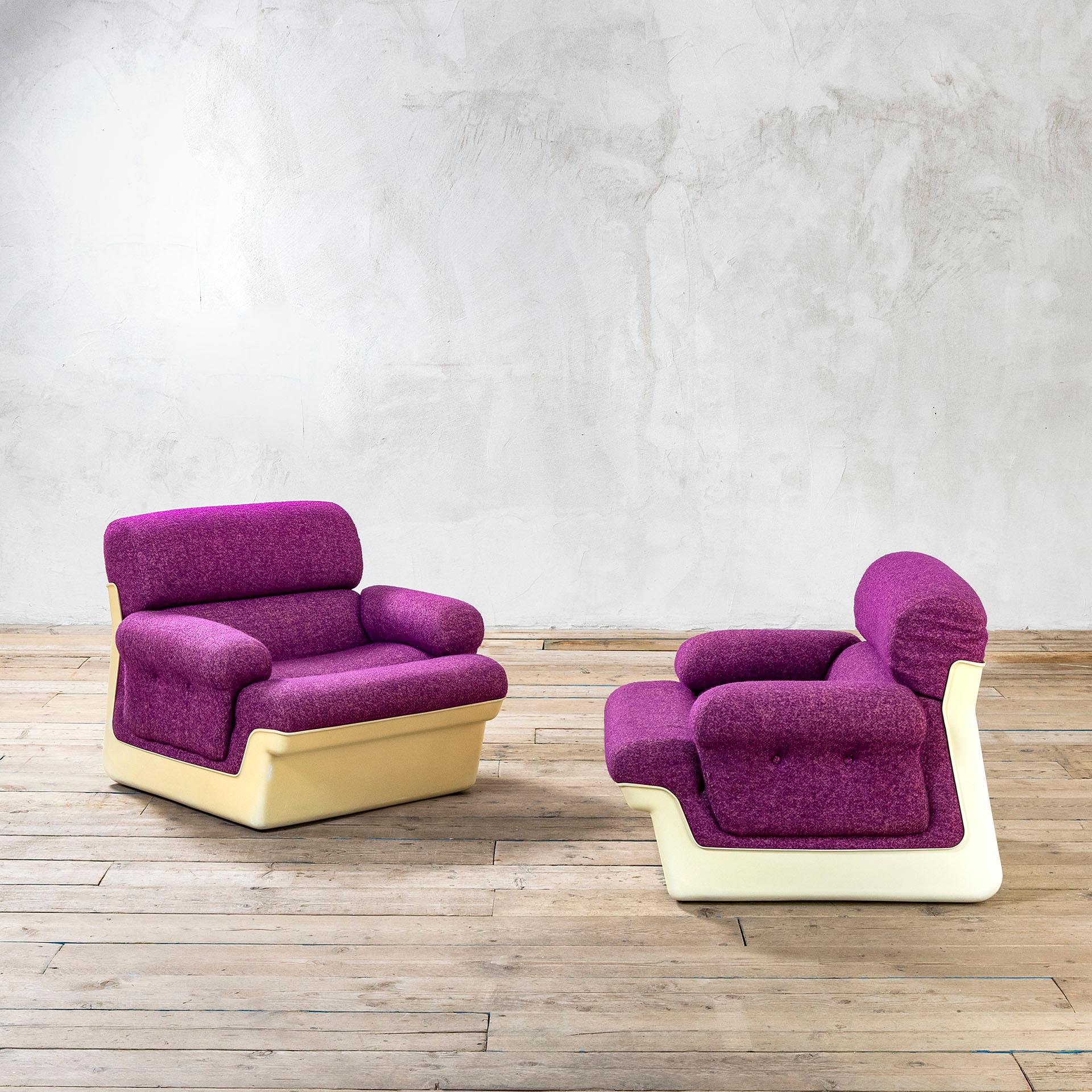 1P - INDUSTRIA CHIMICA PER L'ARREDAMENTO è un'azienda italiana attiva dal 1967 al 1986, con sede a Firenze. Grazie alla collaborazione con diversi designer italiani (come Emilio Guarnacci, Felix Padovano, Claudio Vagnoni e Gaetano Pesce), questa