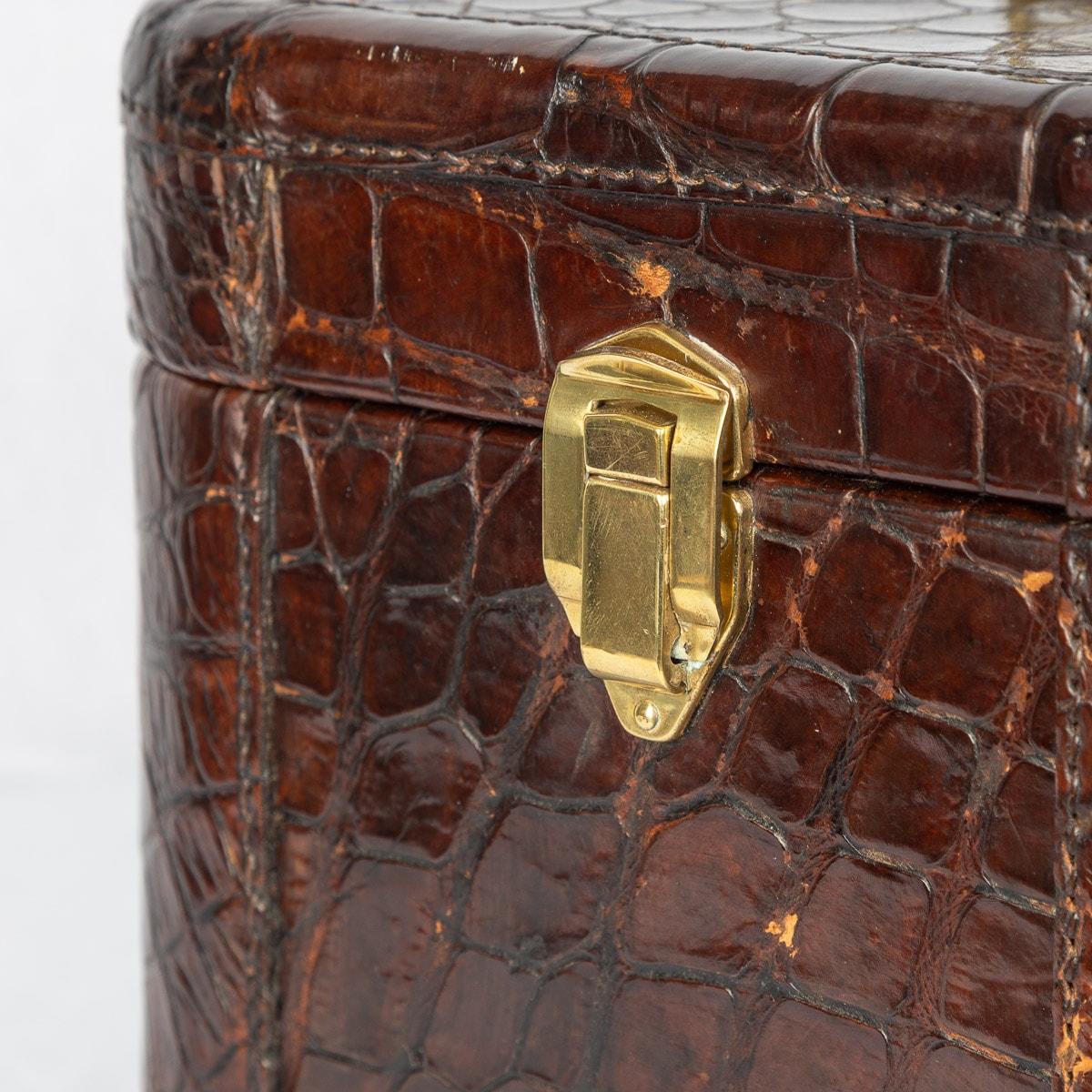 20th Century Gucci Crocodile Leather & Brass Overnight Travel Vanity Case c.1960 For Sale 8