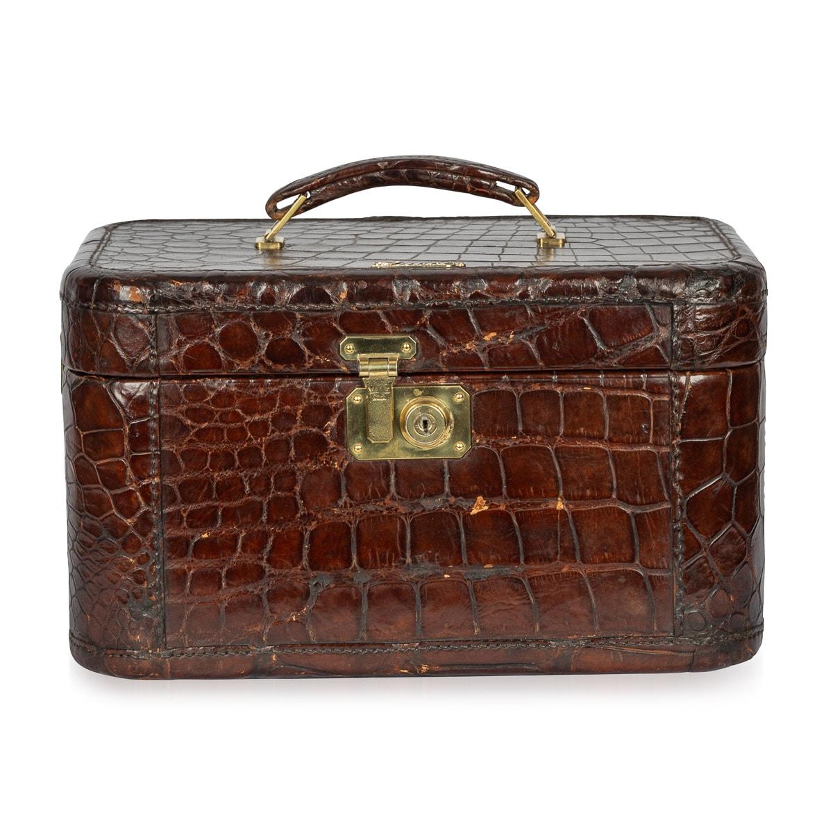 Übernight Travel Vanity Case von Gucci aus Krokodilleder und Messing aus dem 20. Jahrhundert, ca. 1960 (Italienisch) im Angebot