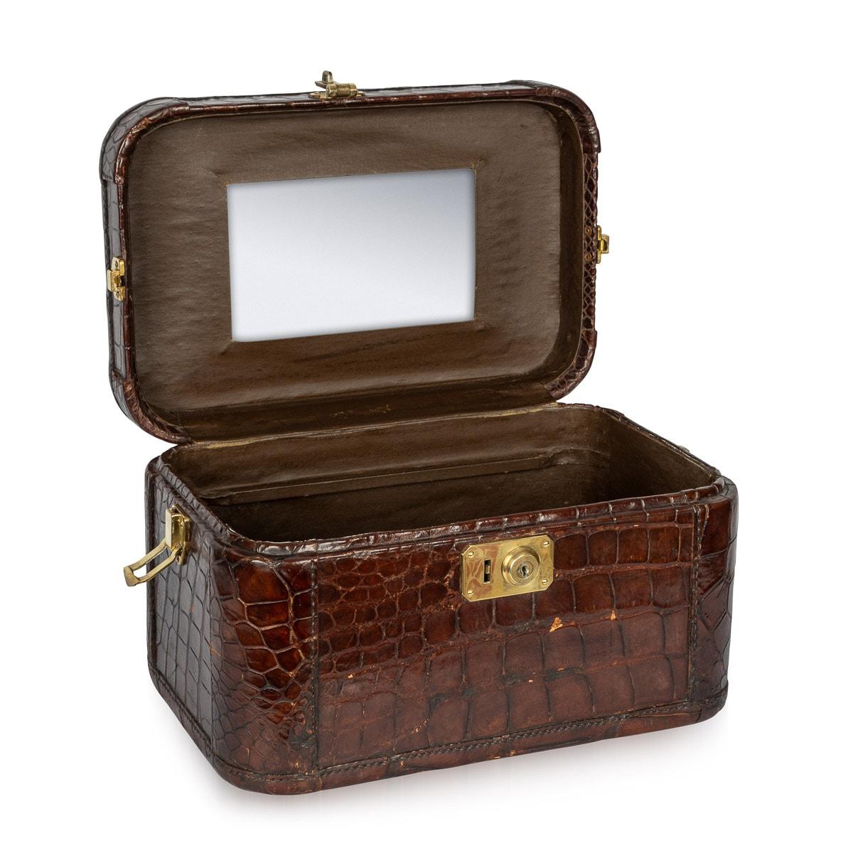 20th Century Gucci Crocodile Leather & Brass Overnight Travel Vanity Case c.1960 For Sale 1
