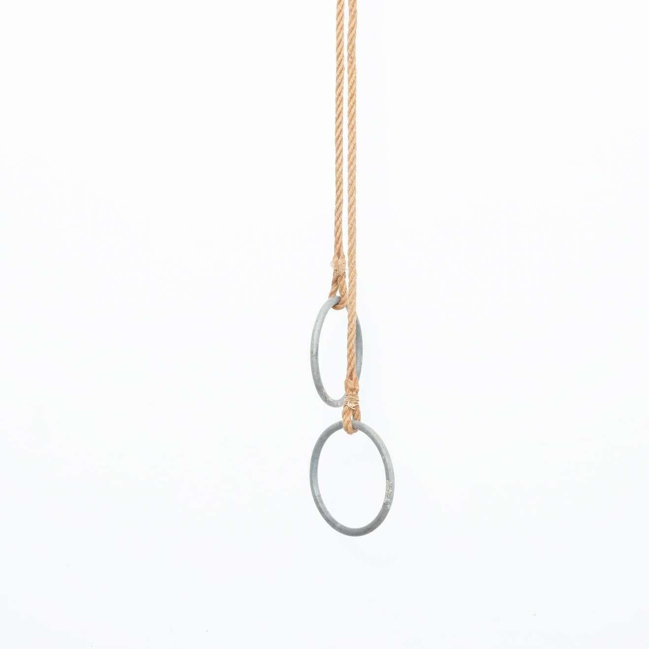 Mid-Century moderno Anelli da ginnastica in metallo e corda del XX secolo in vendita