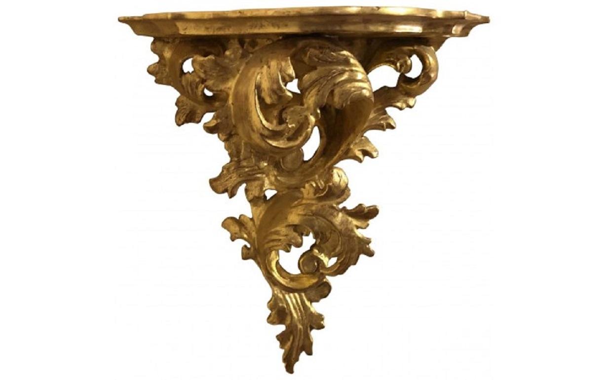 20th Century Hand Carved 22K Gold Leaf Wall Bracket In Excellent Condition For Sale In North Salem, NY