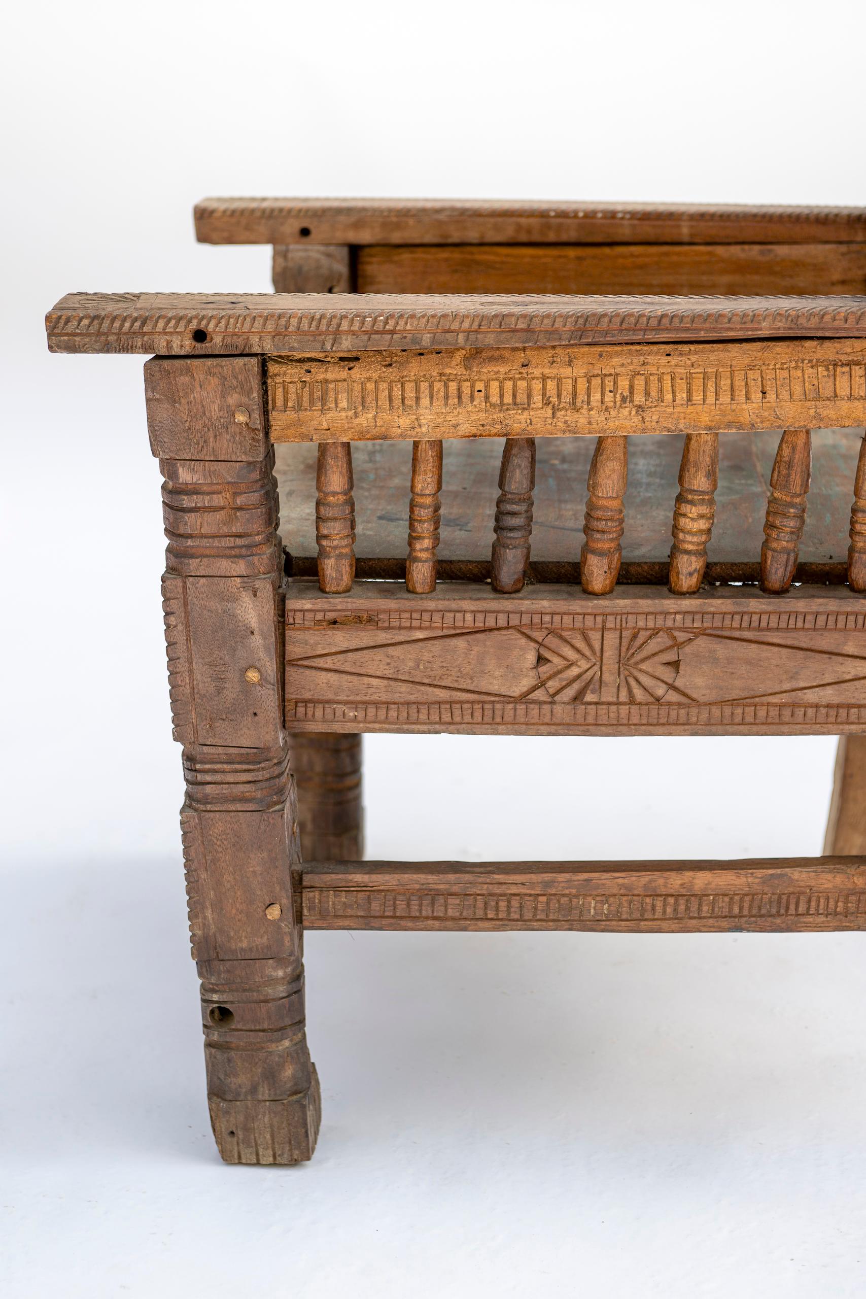 20th Century Hand-Carved Bhutanese Chair with Fish Motif im Angebot 1