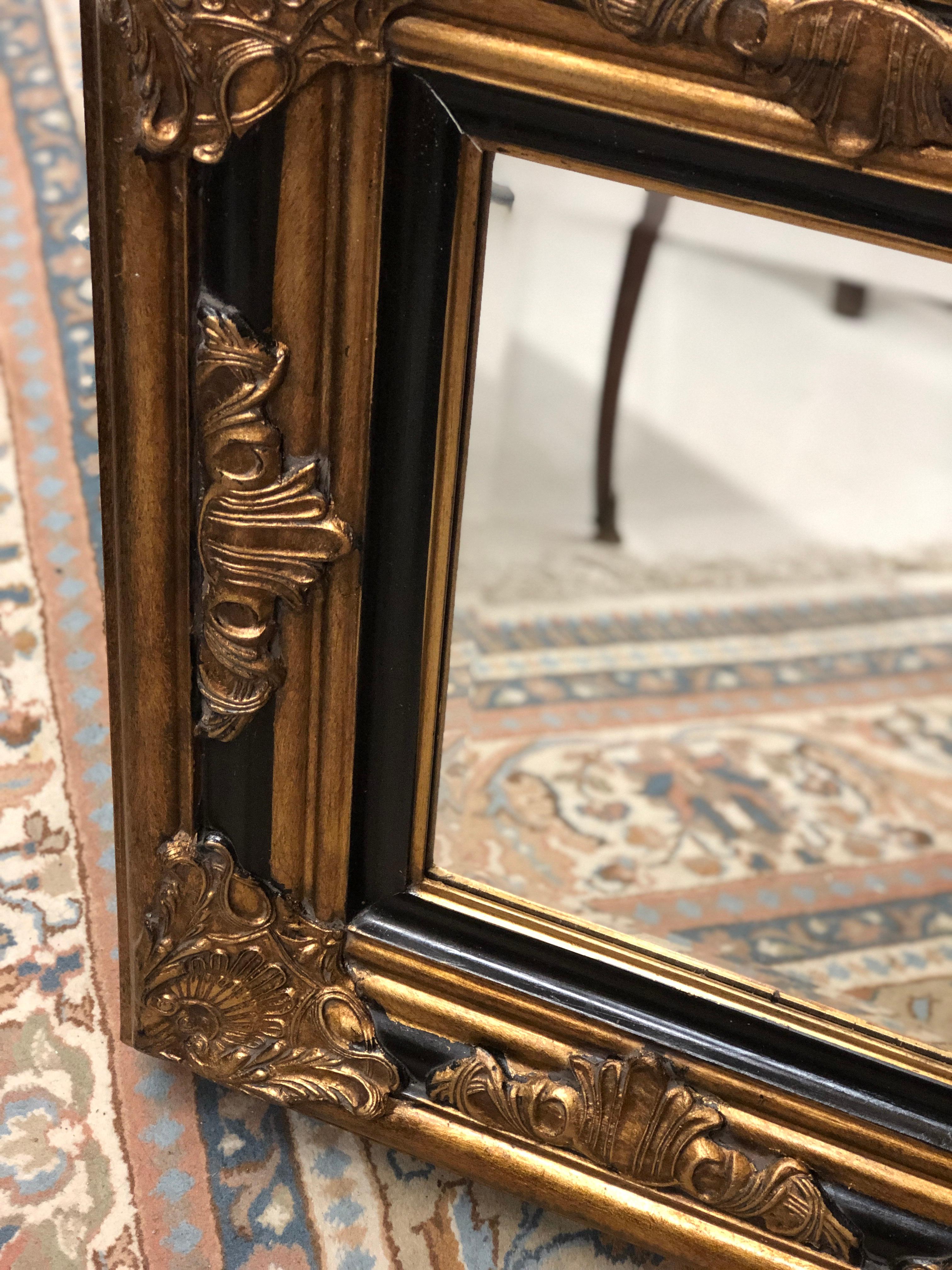 Sehr massiver und beeindruckender Vergoldungsspiegel mit originalem Kristallglas im Louis XV-Stil.
Sehr guter Zustand.
Frankreich, um 1900.