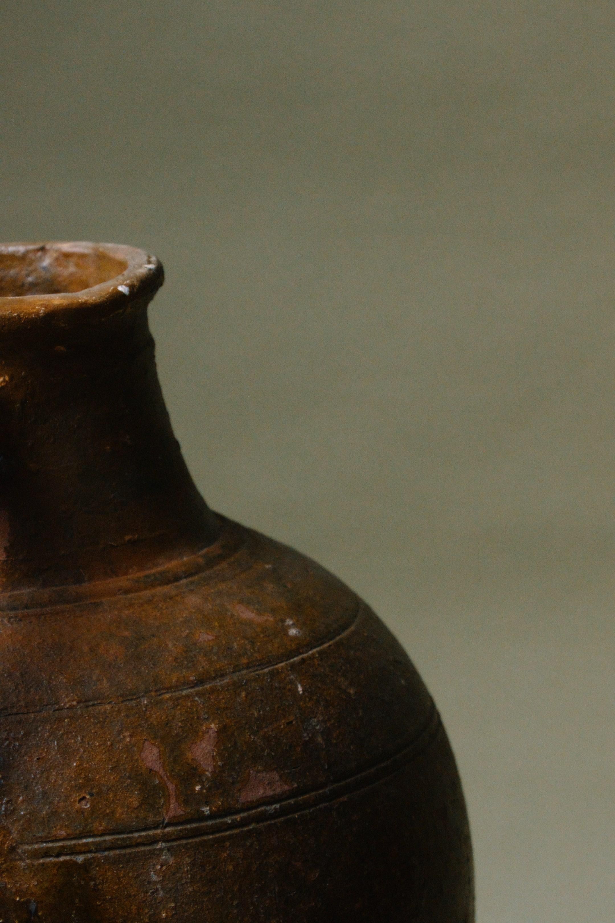 Rustique Vase en terre cuite d'Anatolie du 20e siècle, fait à la main en vente