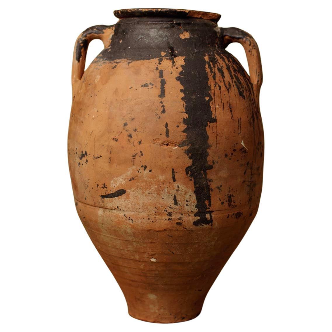 Vaso per olive in terracotta con smalto annerito, realizzato a mano nel XX secolo in vendita