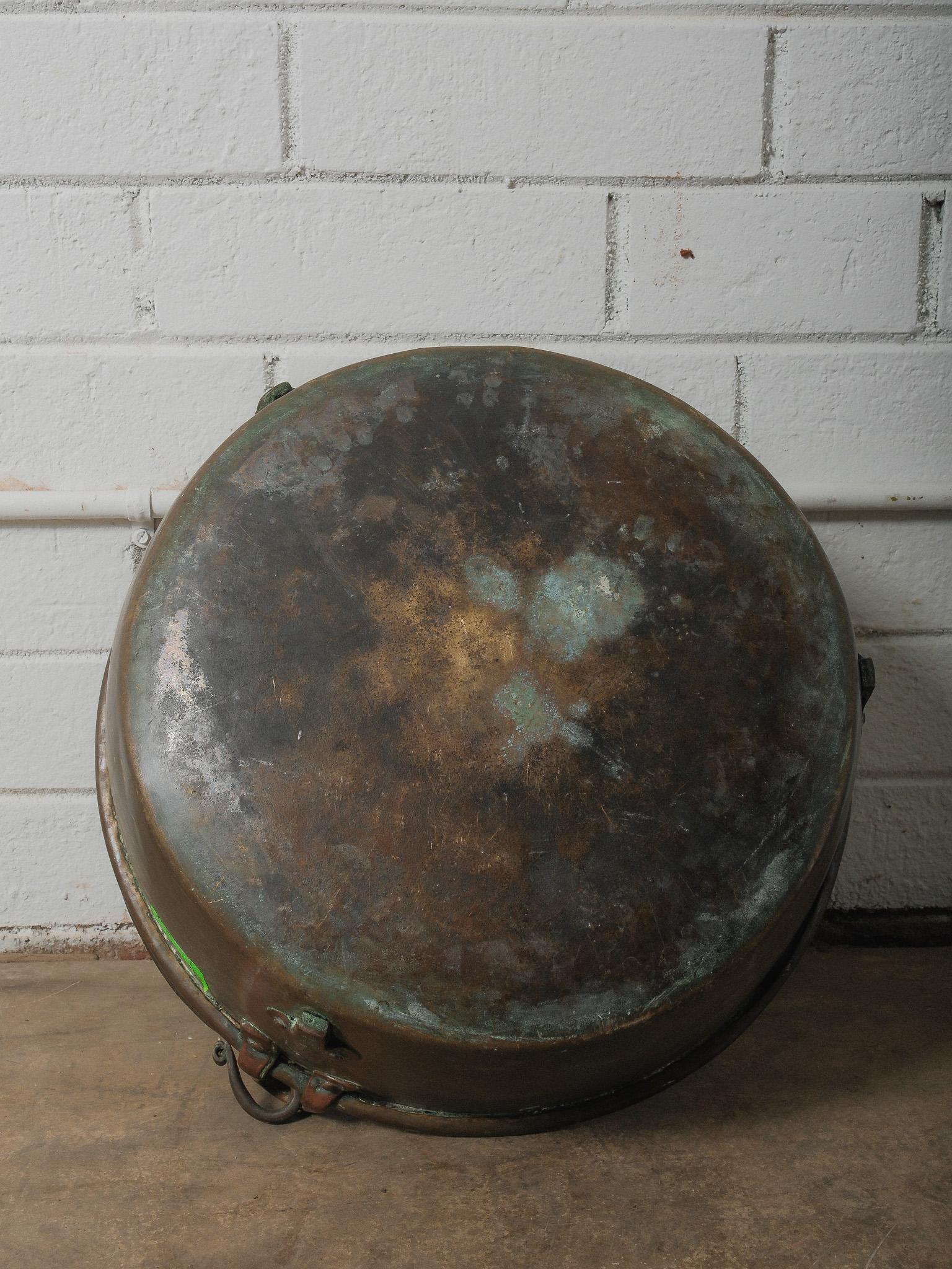 20th Century Hand-Forged Copper Vat With Swing Handle Cobre en venta