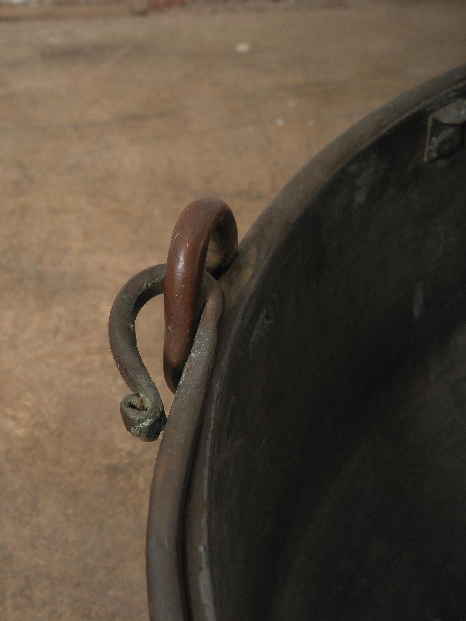 20th Century Hand-Forged Copper Vat With Swing Handle en venta 1