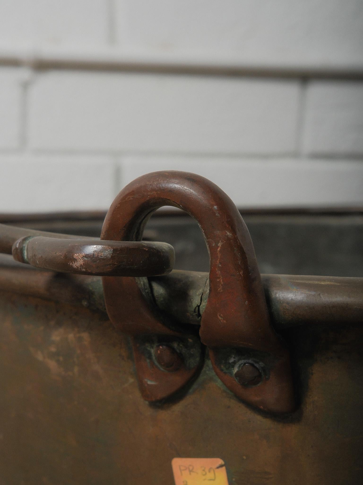 20th Century Hand-Forged Copper Vat With Swing Handle en venta 2