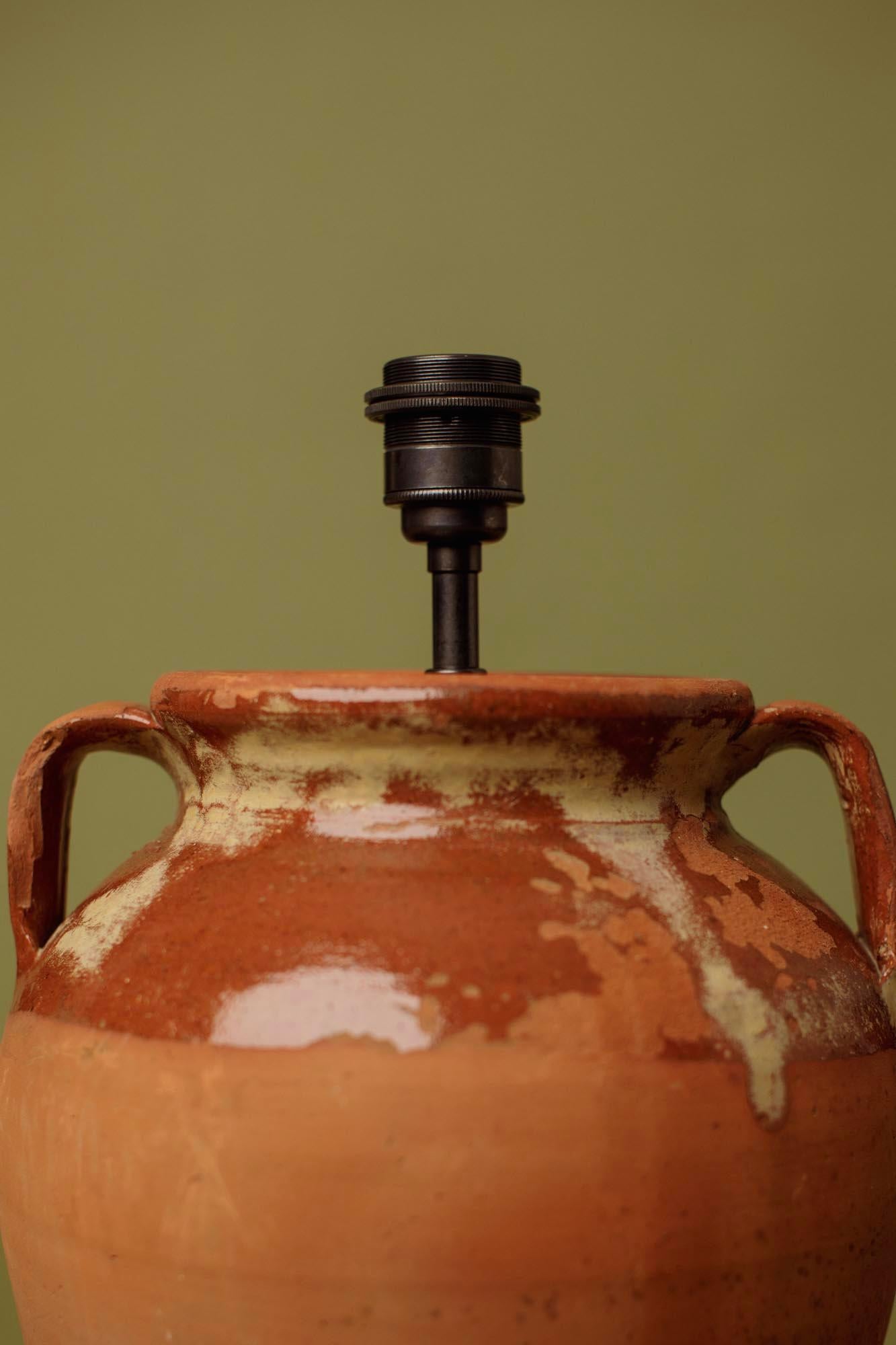 Turc Lampe de table en terre cuite méditerranéenne émaillée à la main du 20e siècle