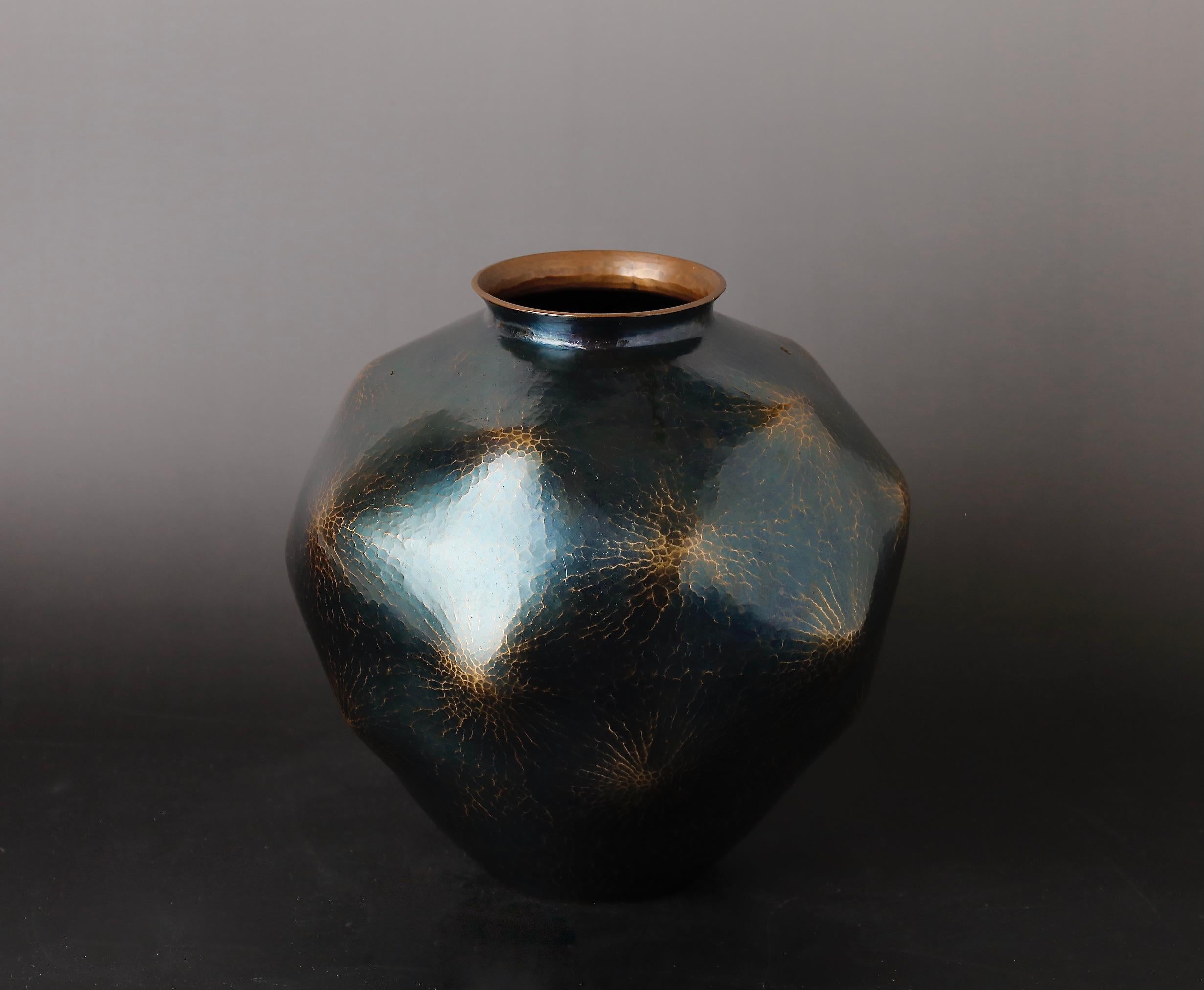 Handgehämmerte Vase des berühmten Gyokusendo aus dem 20. Jahrhundert (Japanisch)