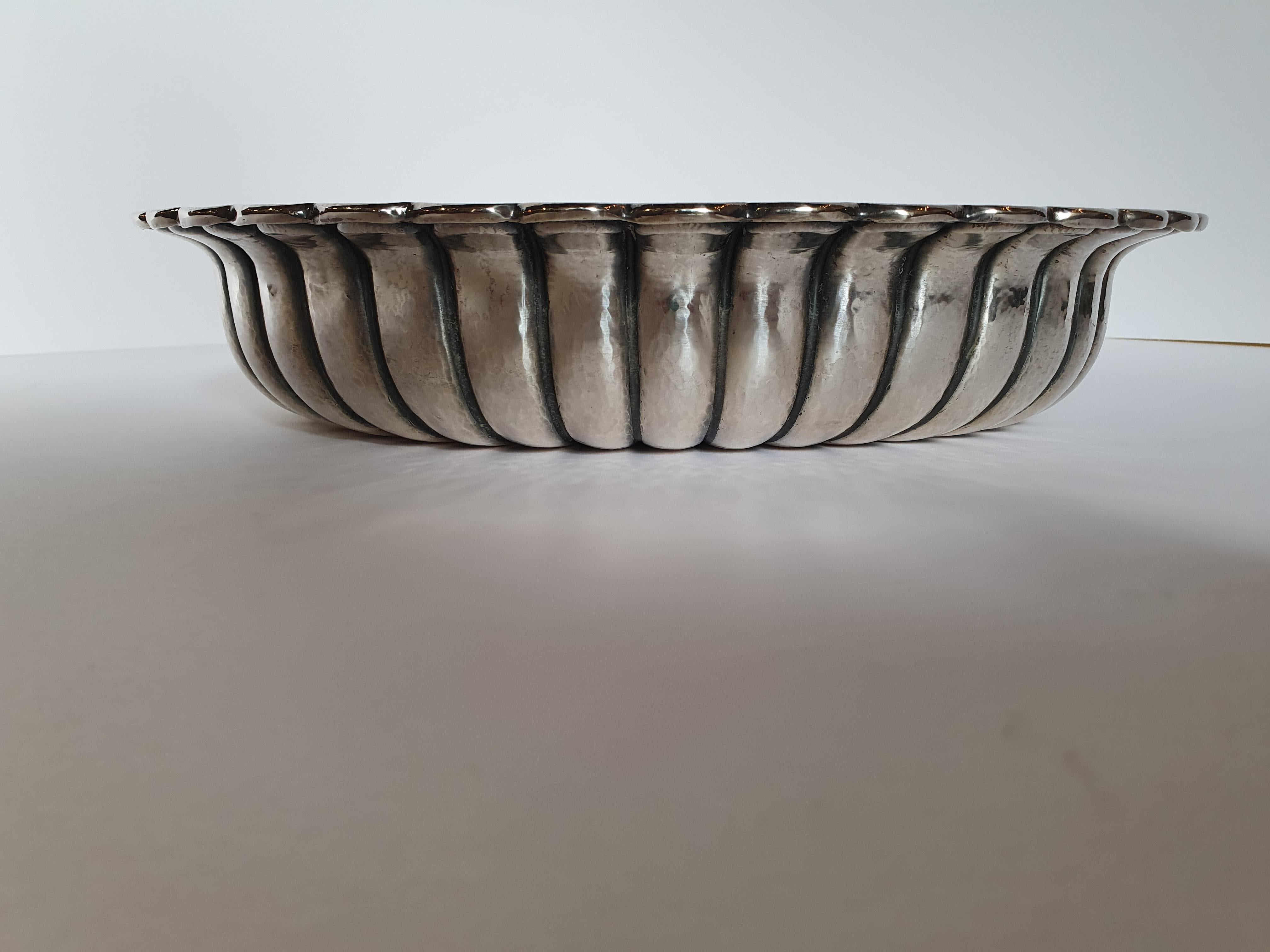 Baroque 20th Century Hand-Made Sterling Silver Oval Bowl by Ilario Pradella, Italy, 1980 For Sale