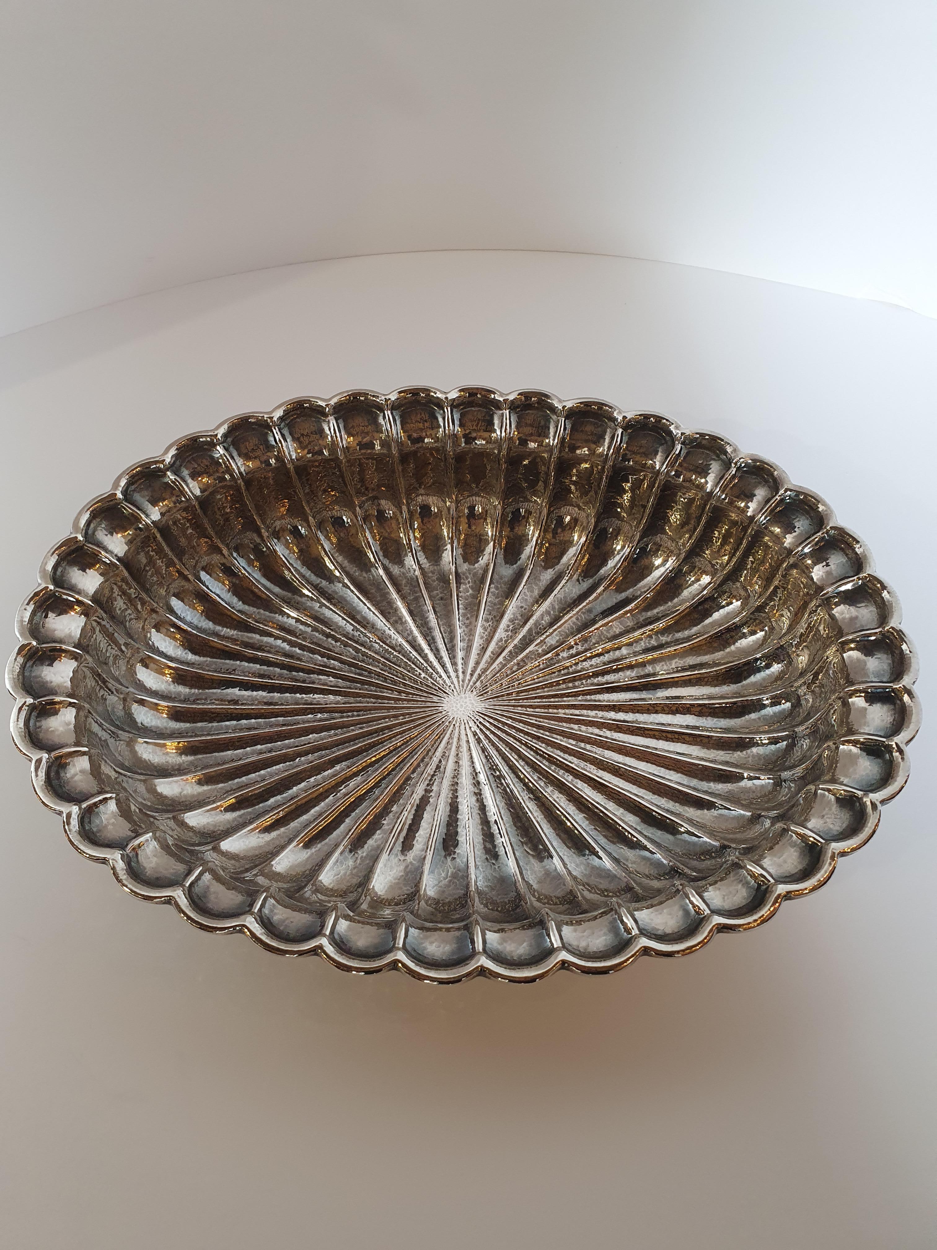Italian 20th Century Hand-Made Sterling Silver Oval Bowl by Ilario Pradella, Italy, 1980 For Sale