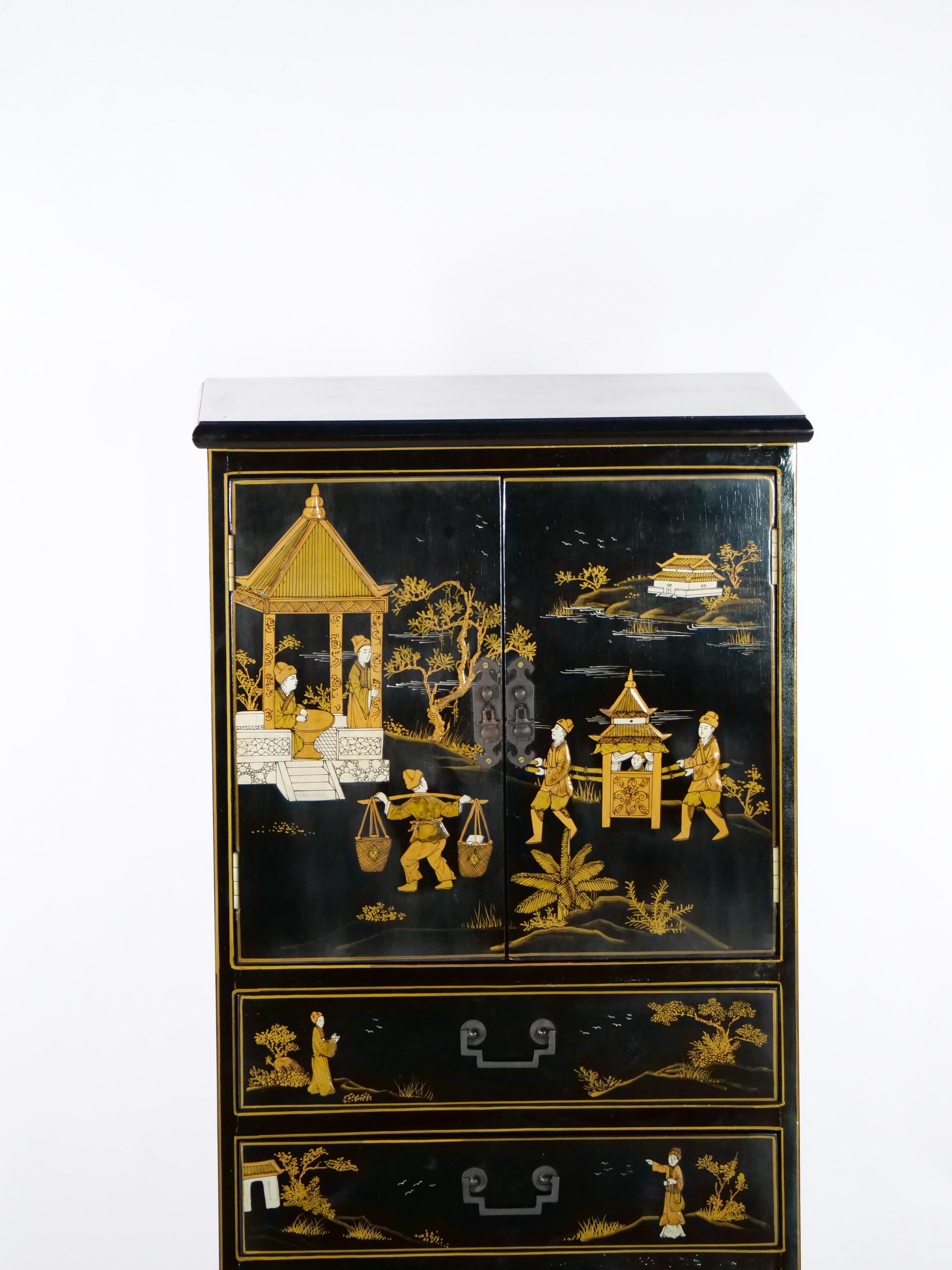 20th Century Hand Painted / Decorated Black Lacquer Dry Bar For Sale 4