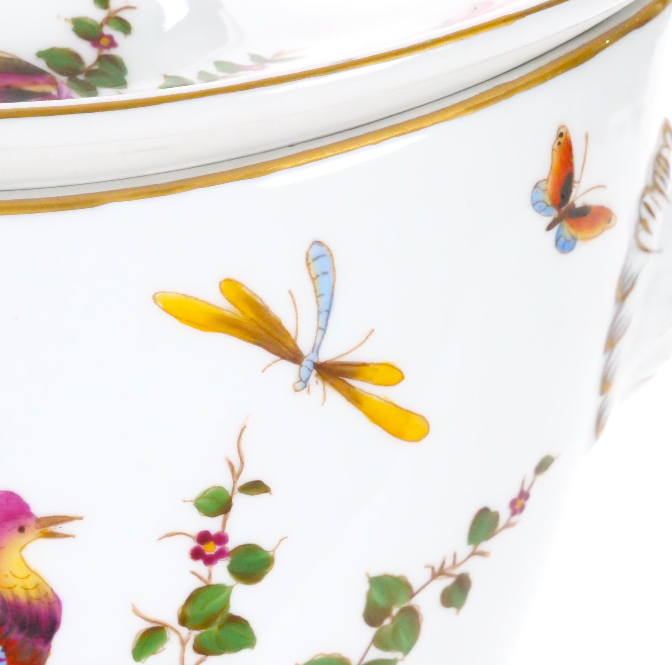 Urne decorative dipinte a mano e dorate del 20° secolo in vendita 6
