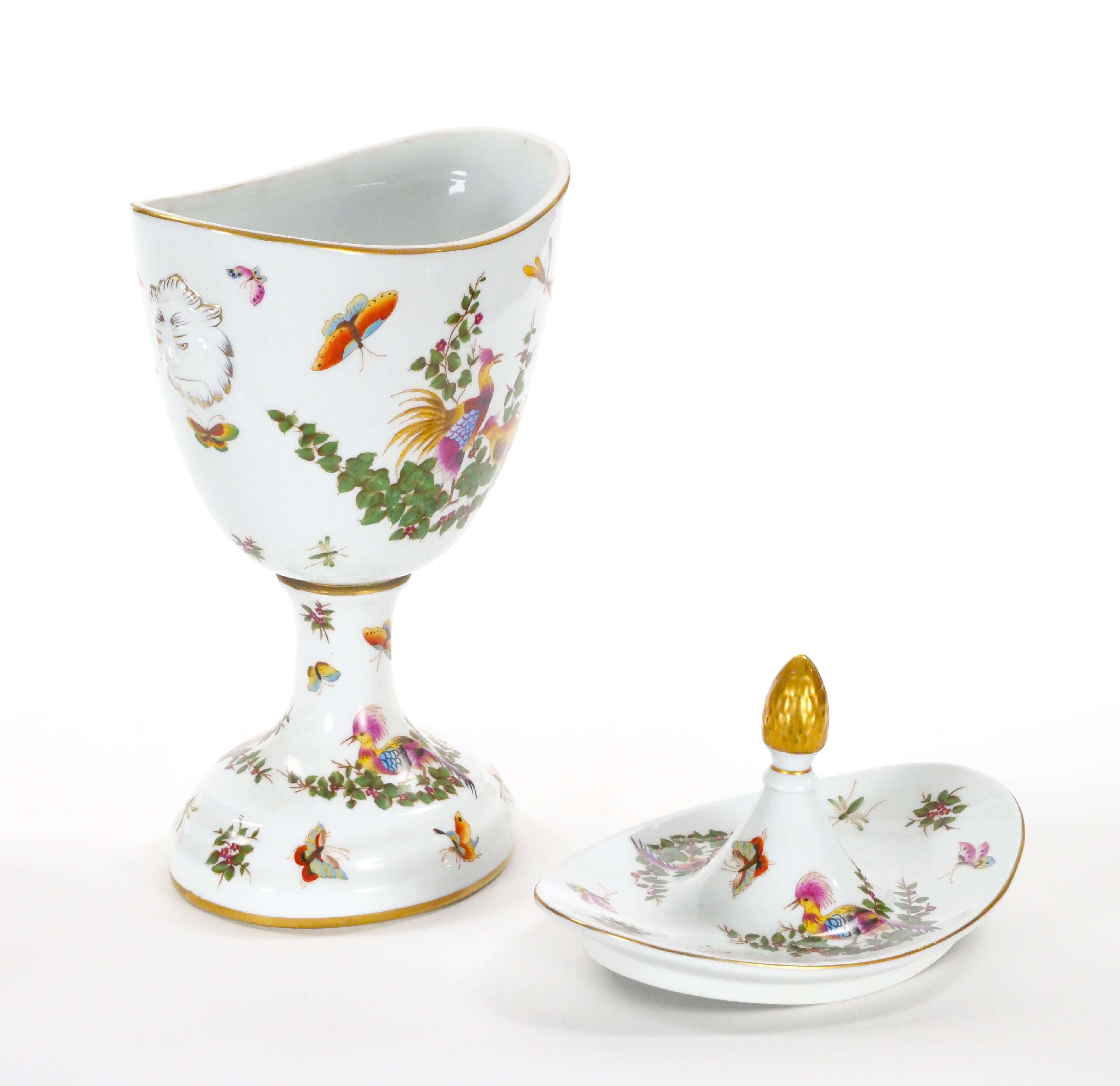 Urne decorative dipinte a mano e dorate del 20° secolo in vendita 10