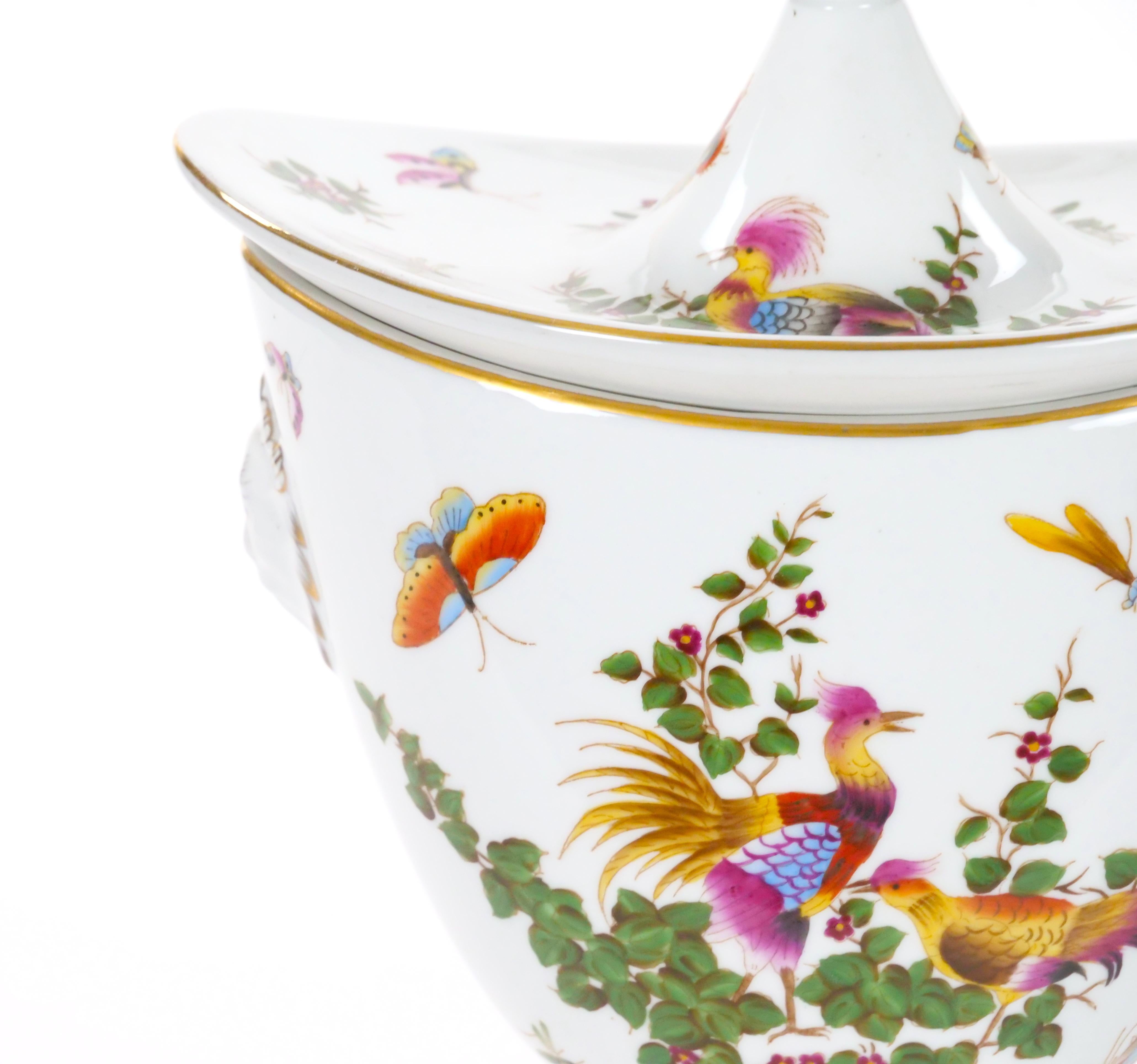 Urne decorative dipinte a mano e dorate del 20° secolo in vendita 1