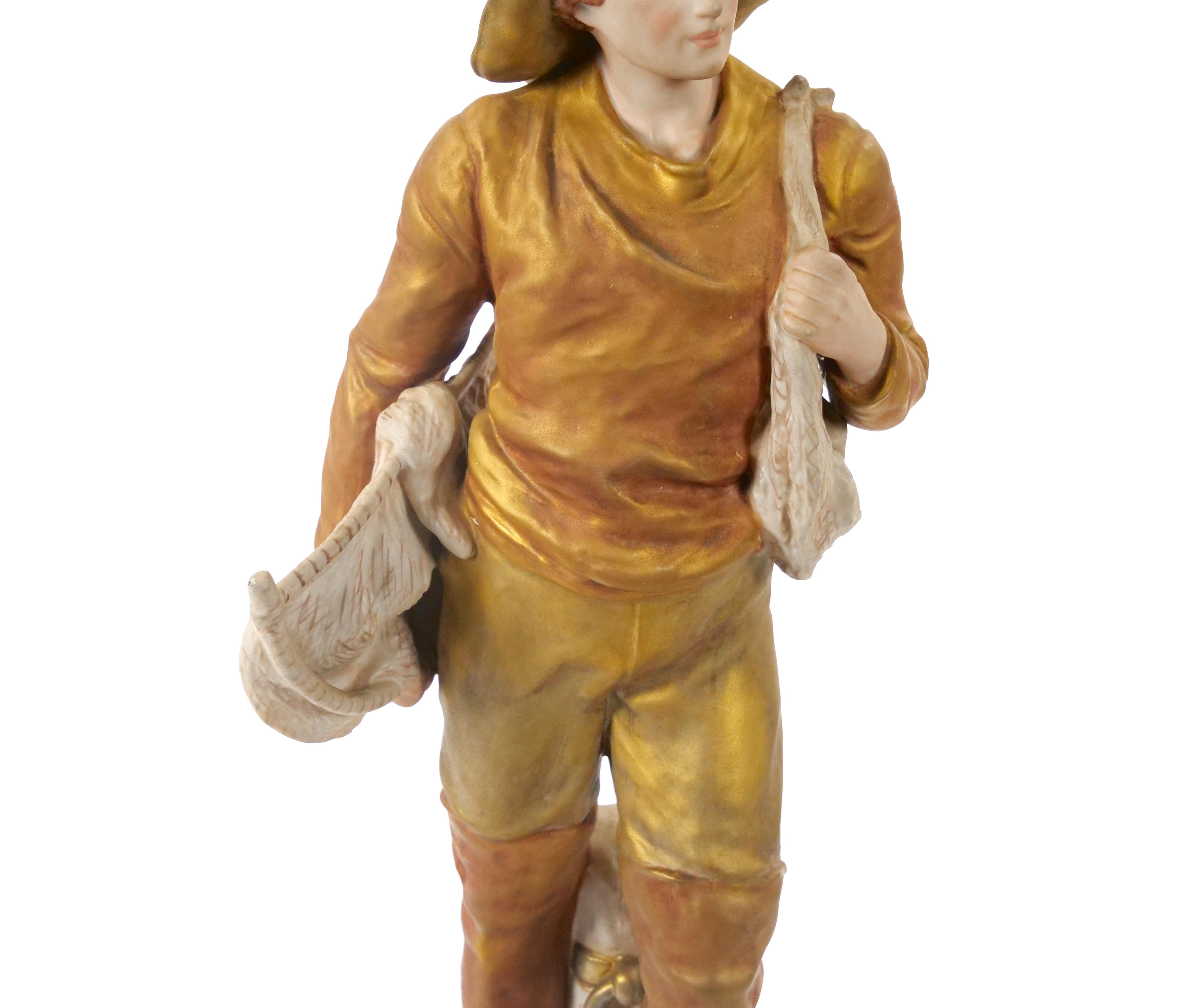 Escultura masculina decorativa de porcelana pintada a mano/dorada del siglo XX en venta 2