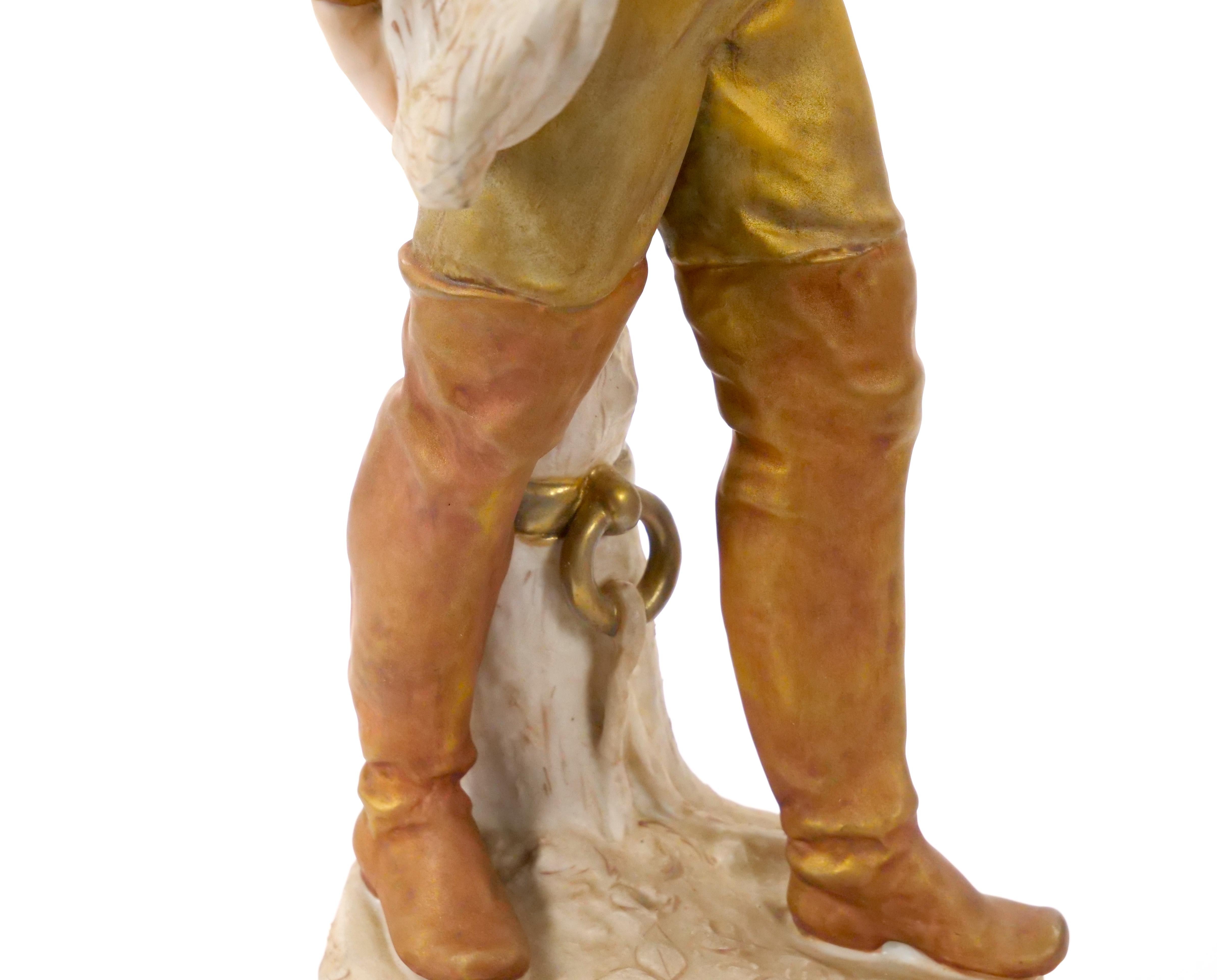 Escultura masculina decorativa de porcelana pintada a mano/dorada del siglo XX en venta 3