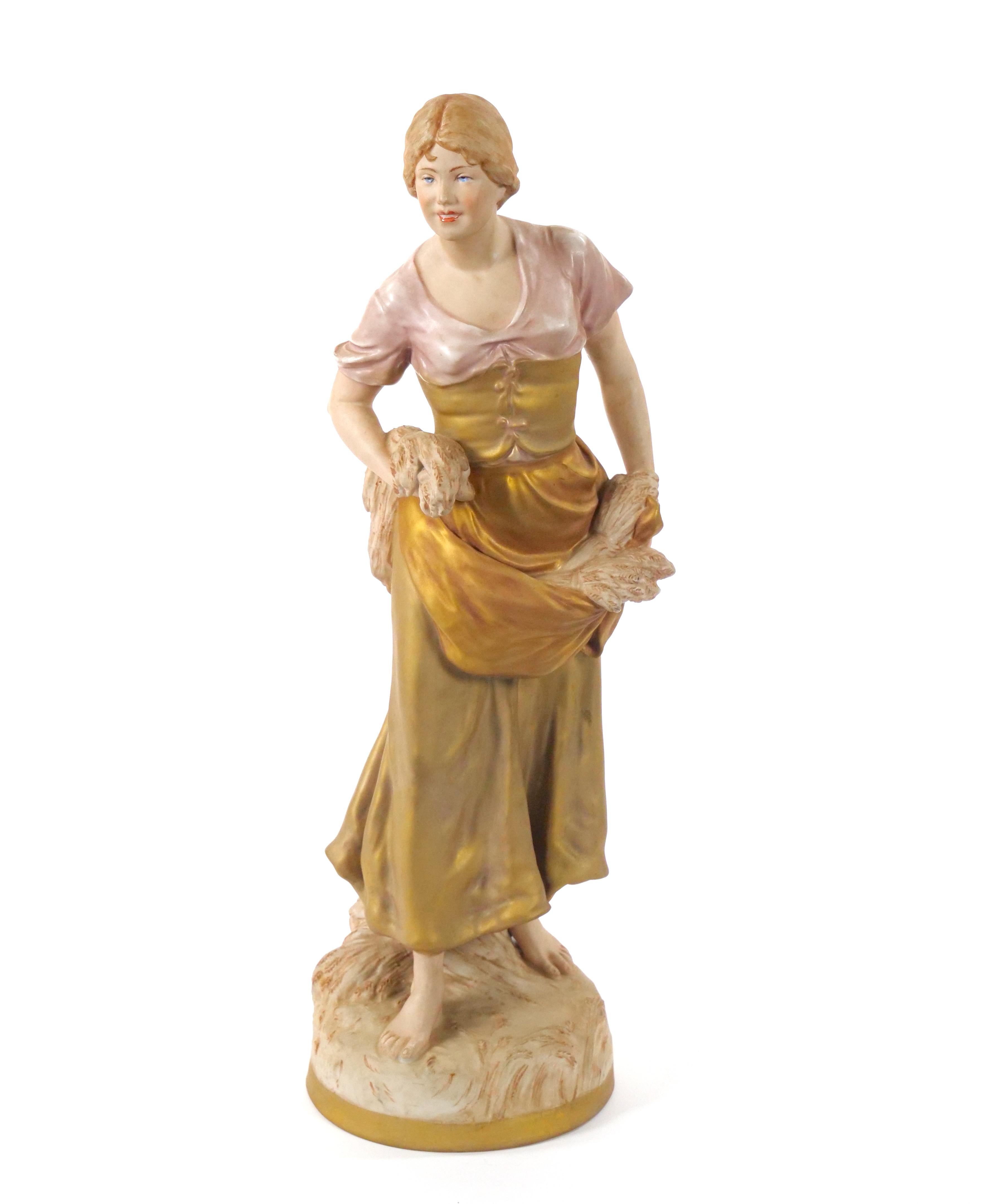 Escultura femenina decorativa de porcelana pintada a mano/dorada del siglo XX en venta 7