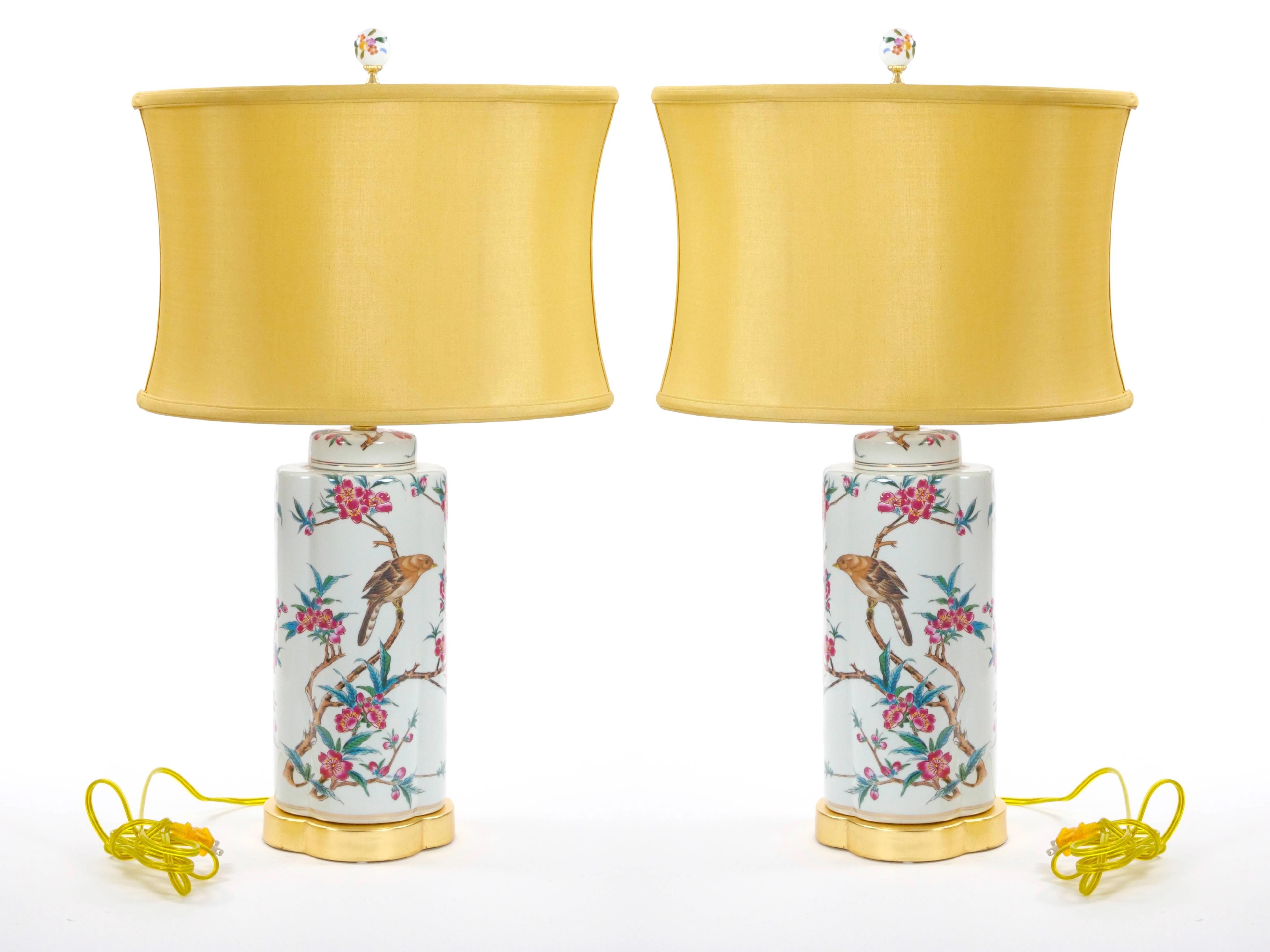 Lampada da tavolo in porcellana italiana dipinta a mano del XX secolo con base in Wood Wood dorato in vendita 12