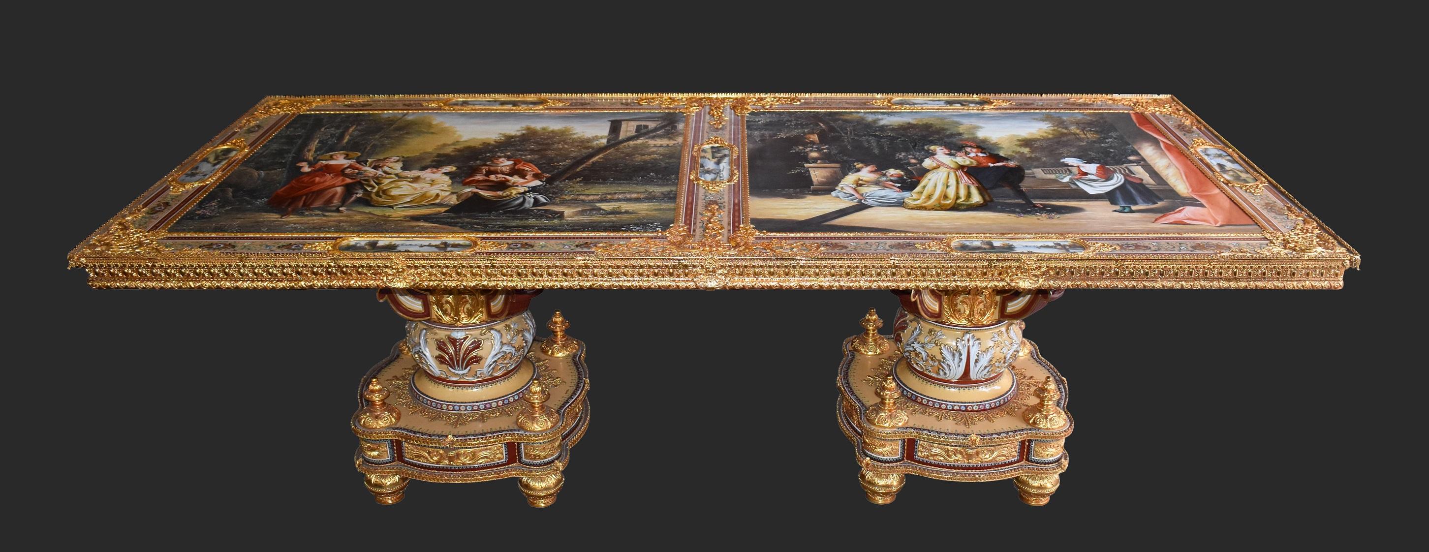 Nous proposons à la vente une belle et rare table en porcelaine peinte à la main du 20e siècle, probablement d'origine italienne, fabriquée sur mesure pour un membre de l'aristocratie du début du 20e siècle. Le dessus de la table comporte deux